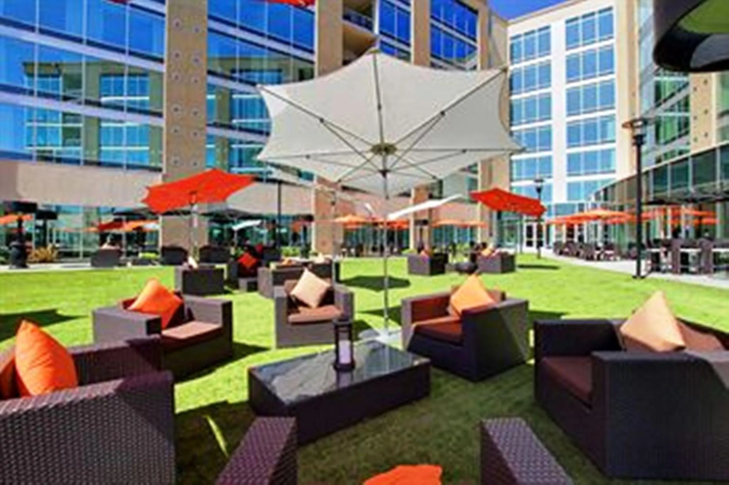 Lounge or bar in University Plaza Waterfront Hotel