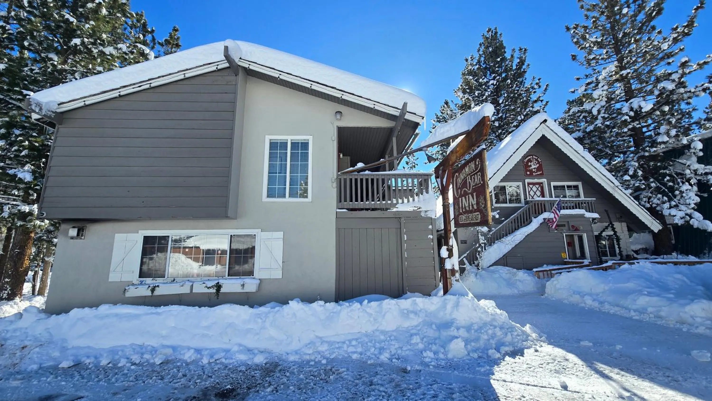 Property building in Cinnamon Bear Inn