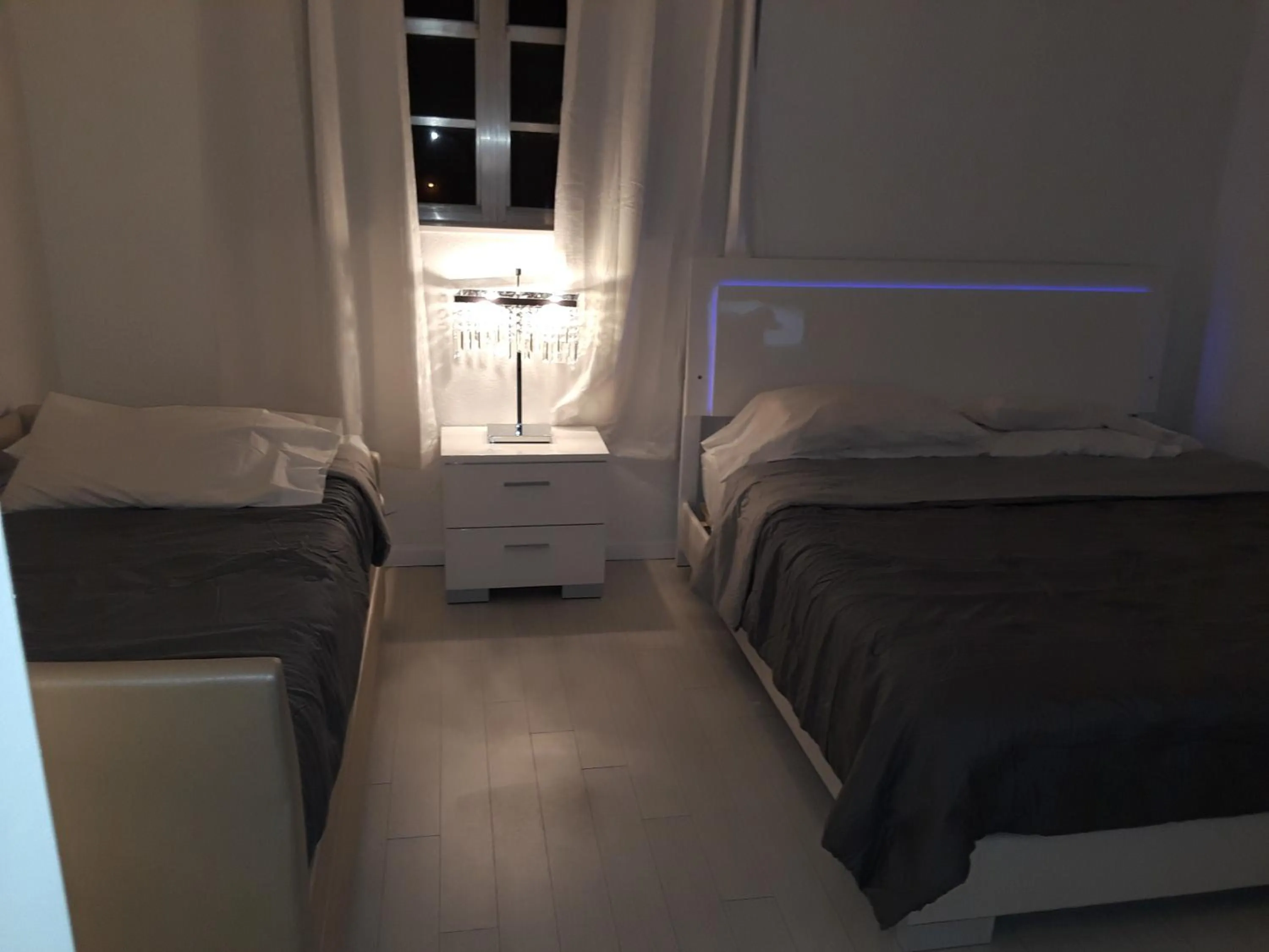 Bedroom, Bed in Tides Apt on Hollywood Beach