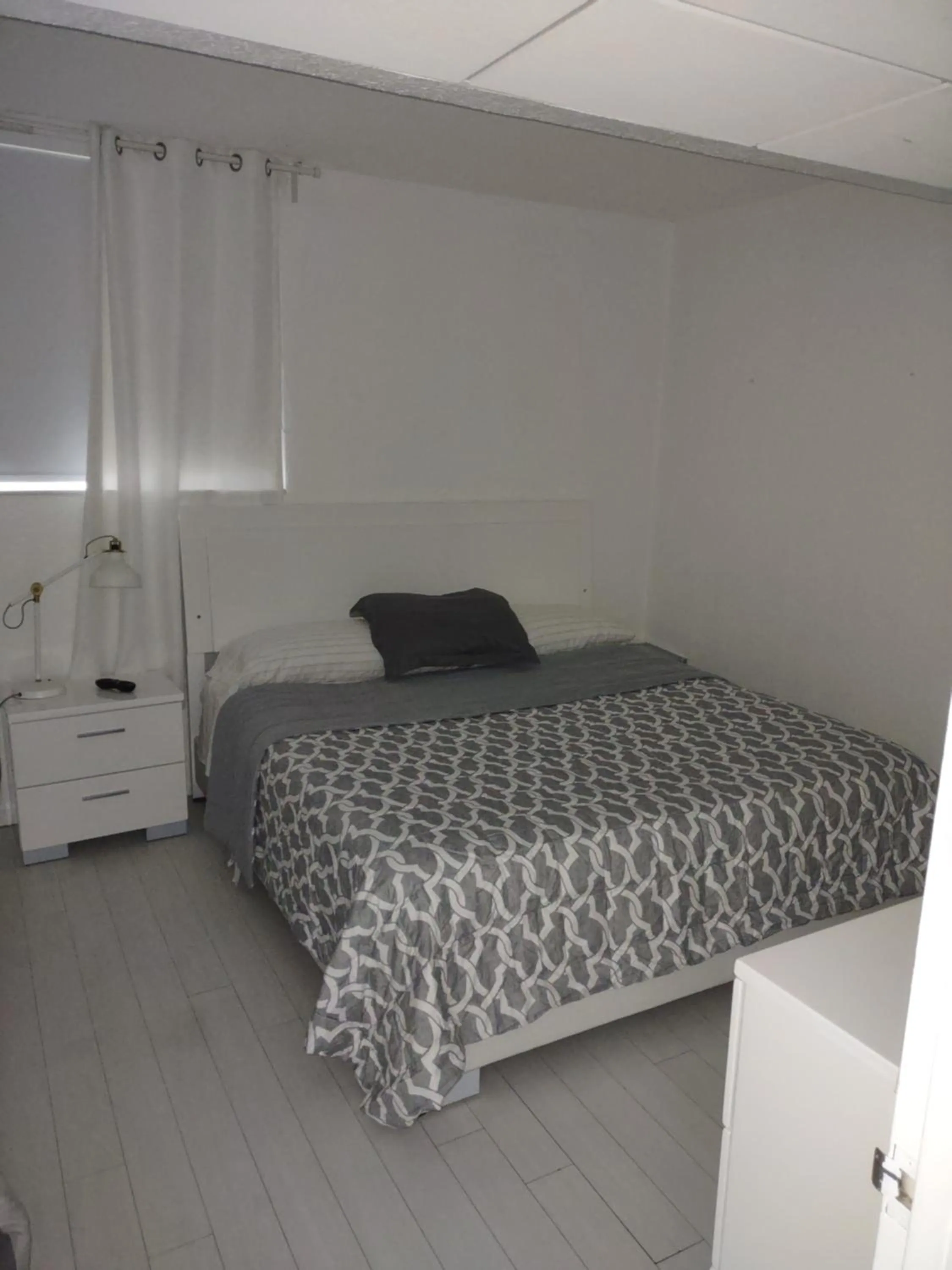 Bed in Tides Apt on Hollywood Beach