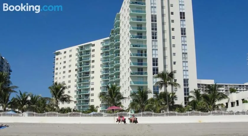Property building in Tides Apt on Hollywood Beach