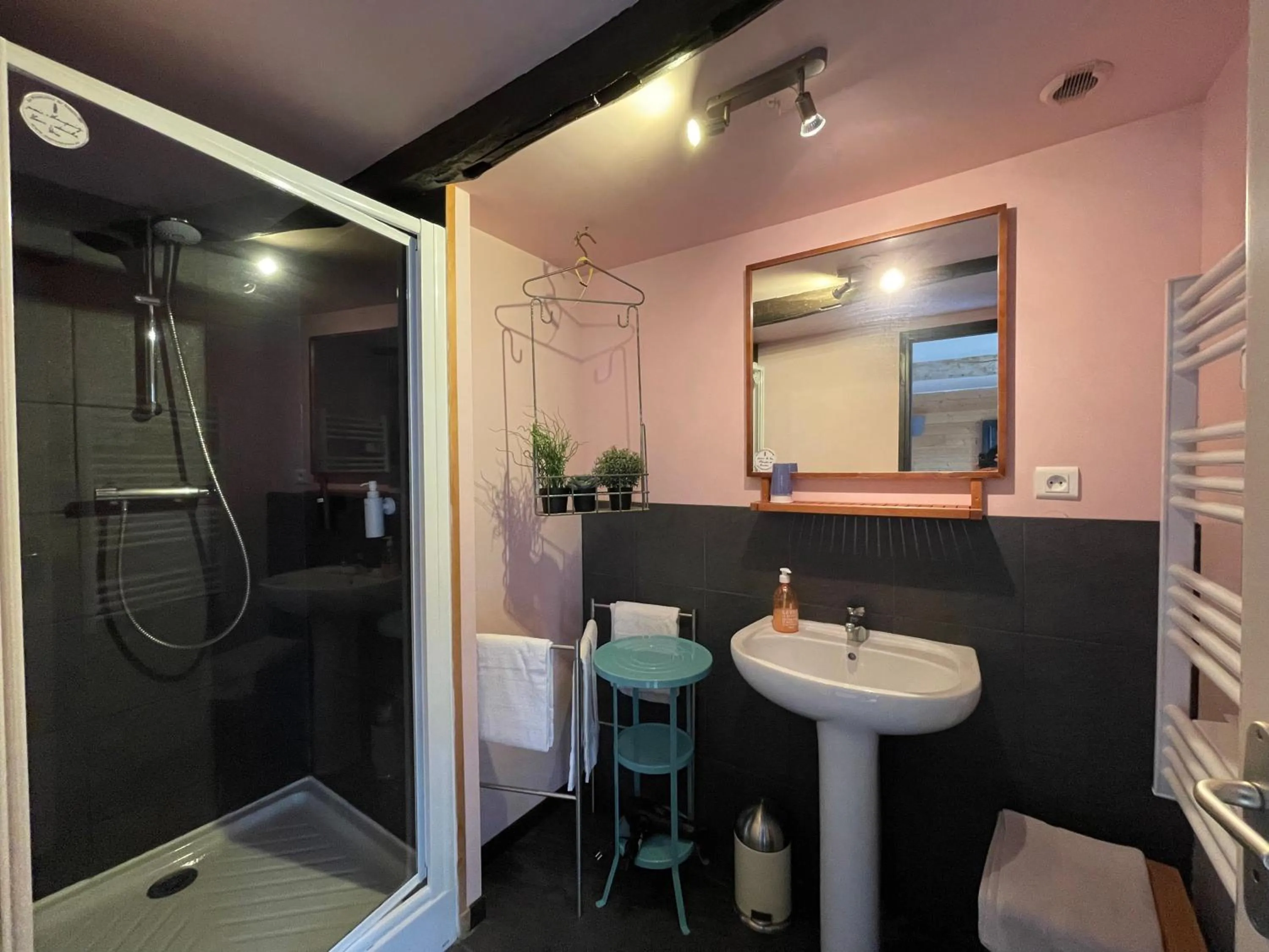 Bathroom in Au Presbytère de Saigneville