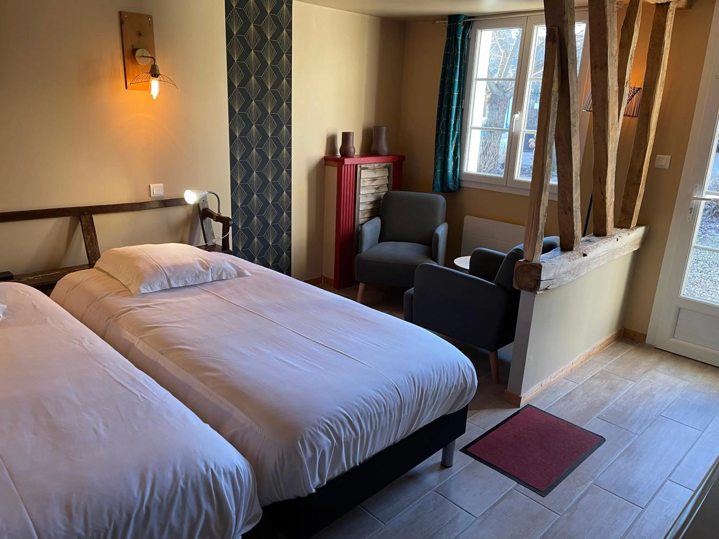 Photo of the whole room, Bed in Au Presbytère de Saigneville