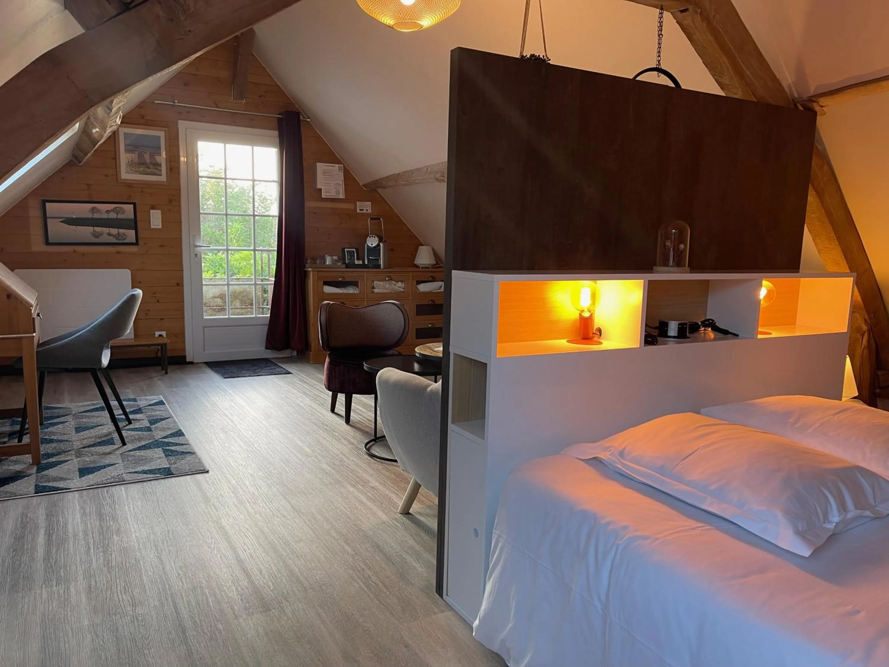 Photo of the whole room, Bed in Au Presbytère de Saigneville