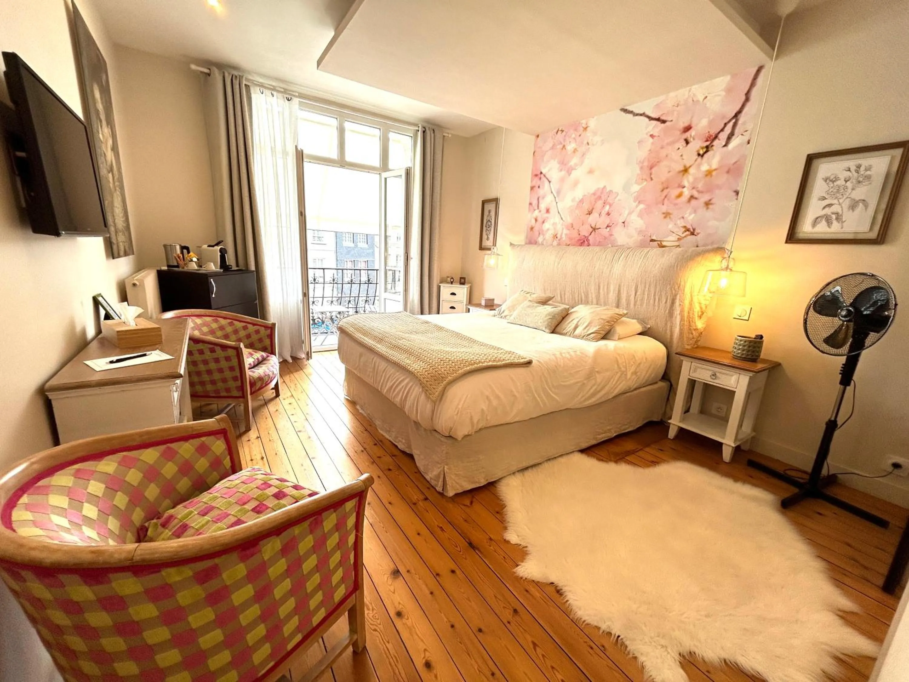 Bedroom, Bed in Chambre Roméo ou Juliette