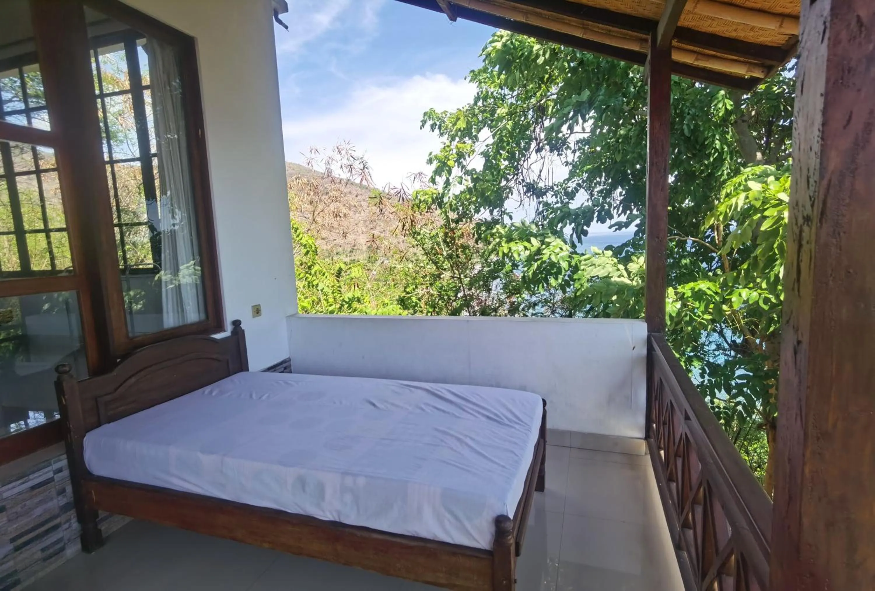 Patio, Bed in Wawa Wewe Rock