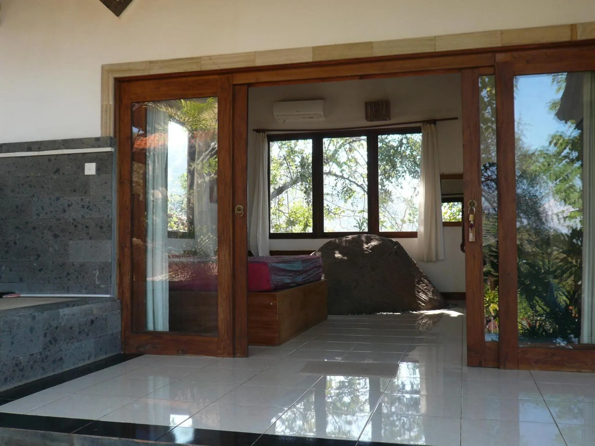 Photo of the whole room in Wawa Wewe Rock