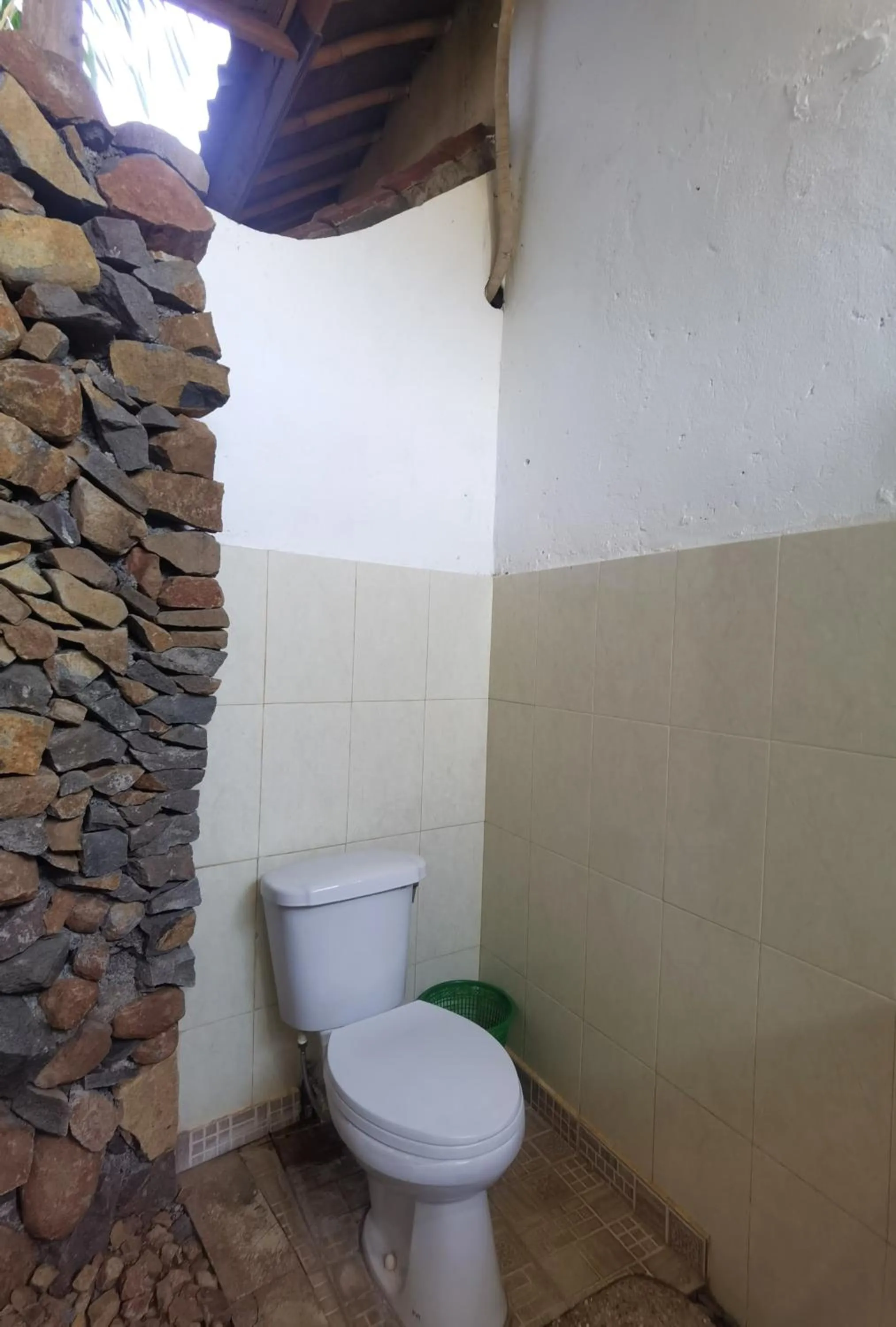 Toilet in Wawa Wewe Rock