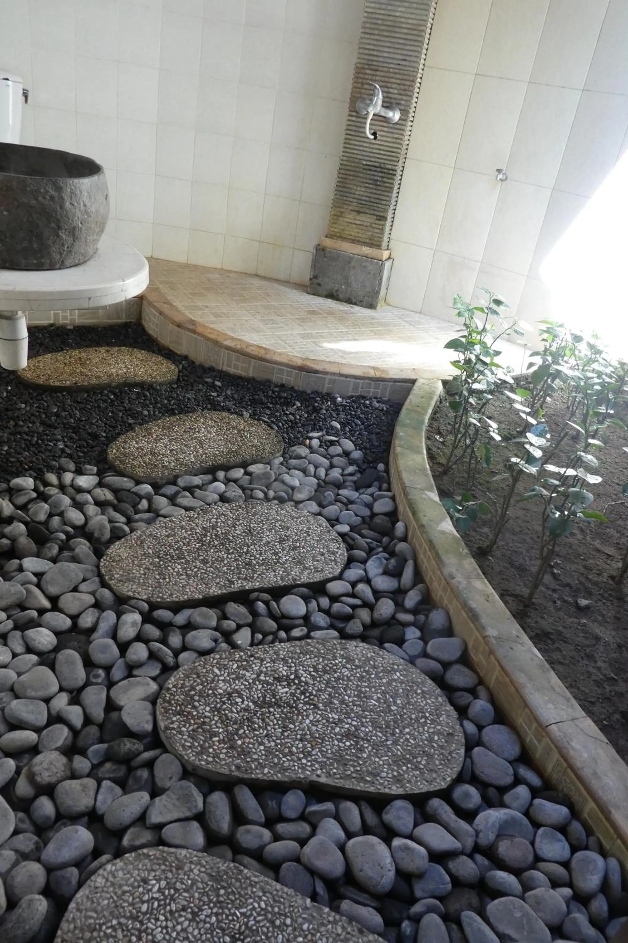 Bathroom in Wawa Wewe Rock