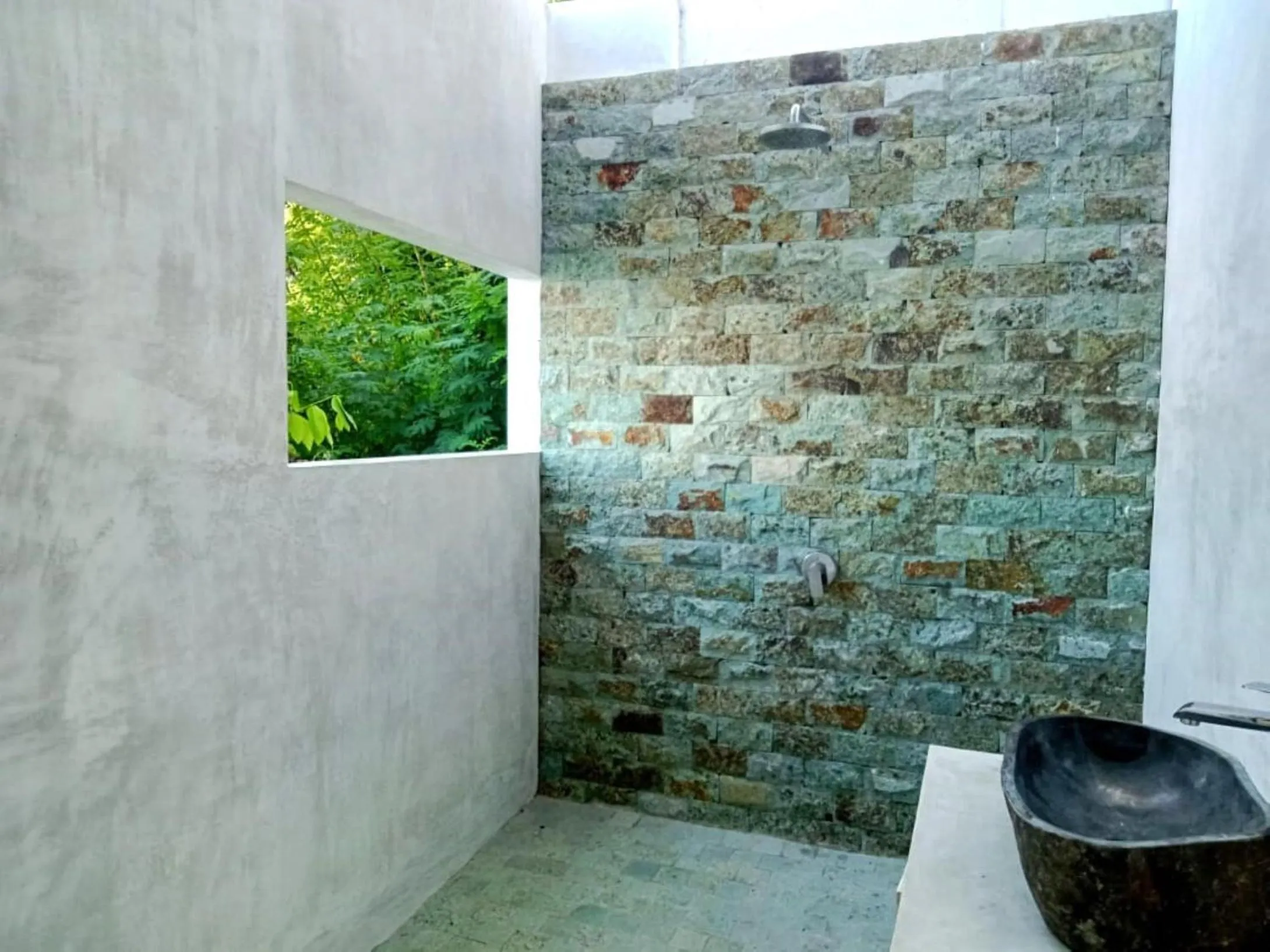 Bathroom in Wawa Wewe Rock