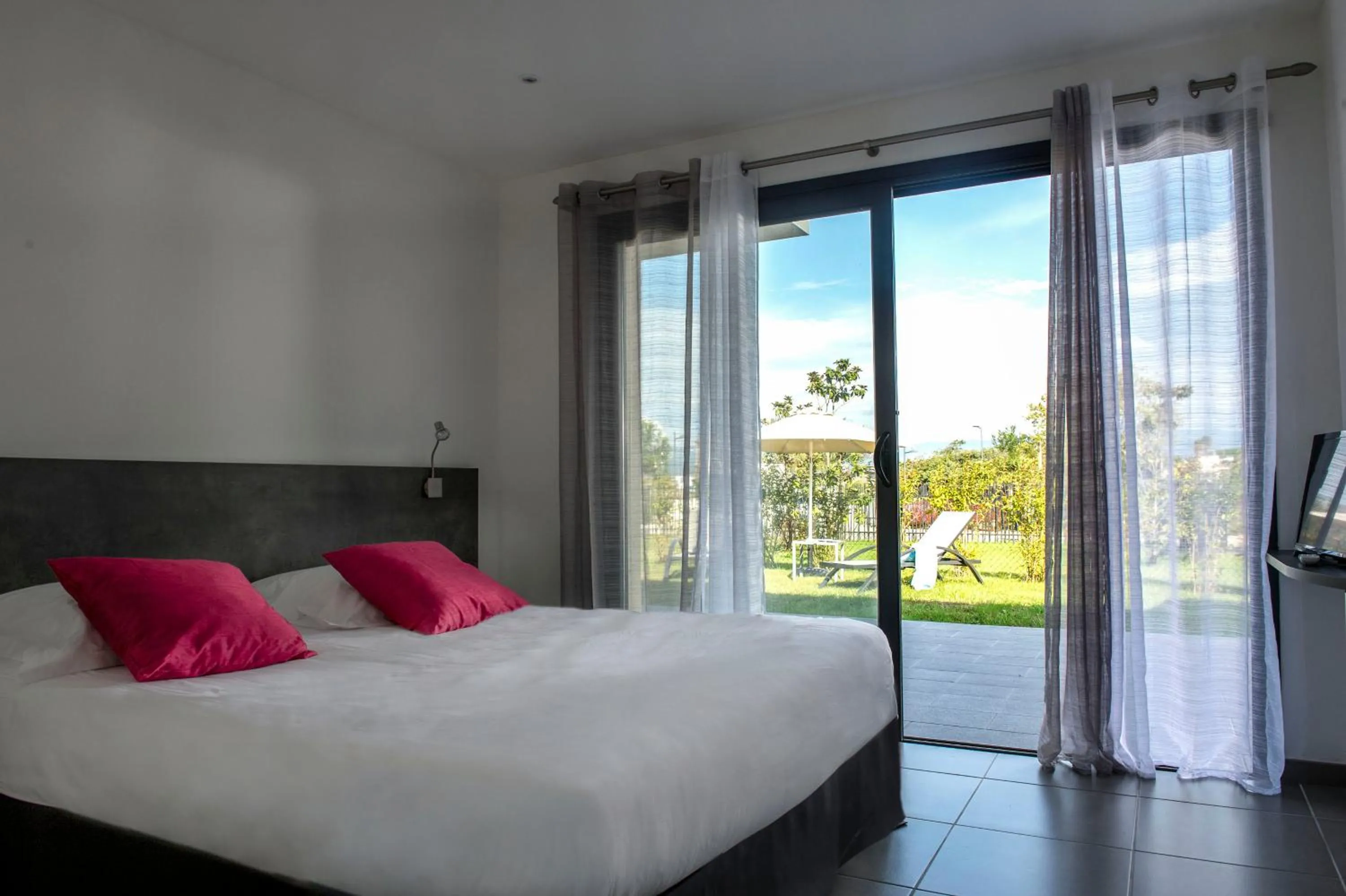 Bedroom, Bed in Suite Home Porticcio