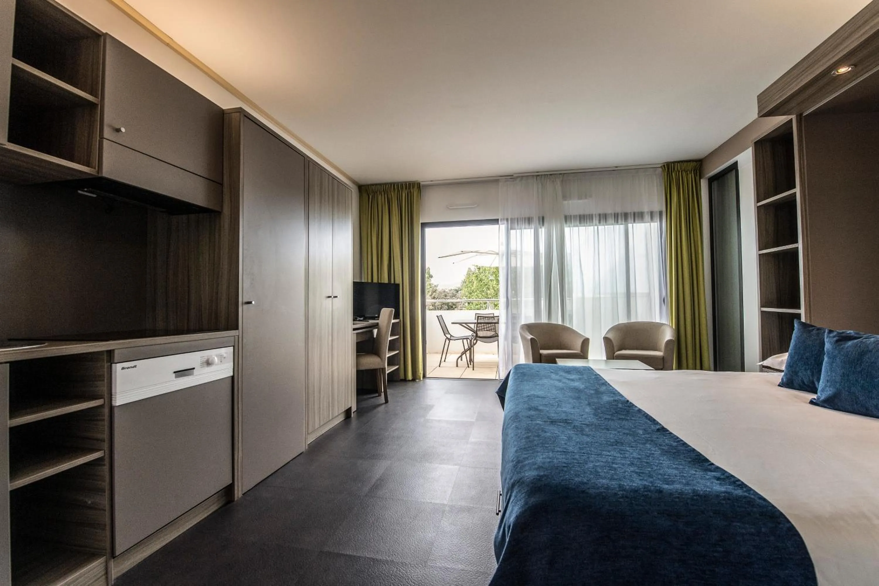 Bedroom, Bed in Suite Home Porticcio