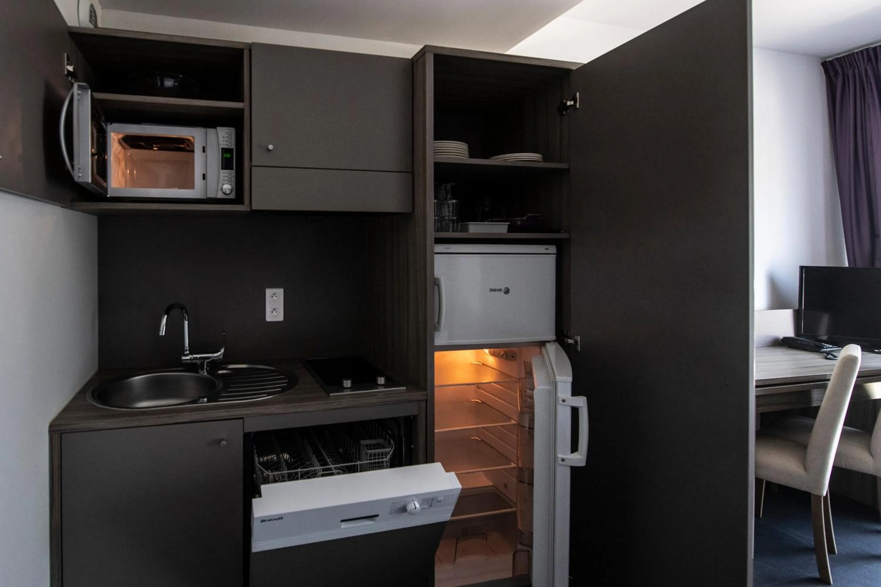 Kitchen or kitchenette in Suite Home Porticcio