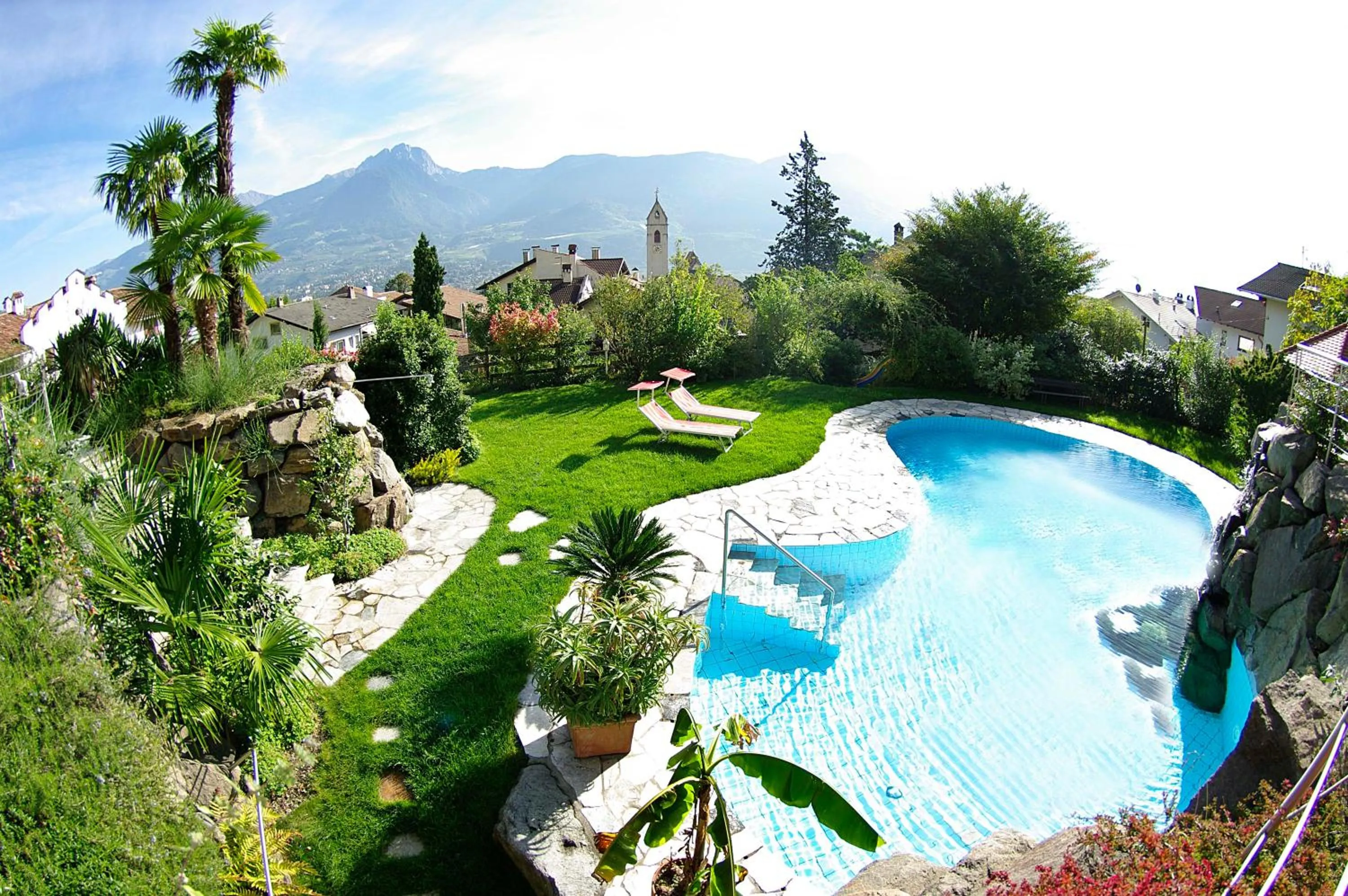 Garden in Hotel Sonnenhof