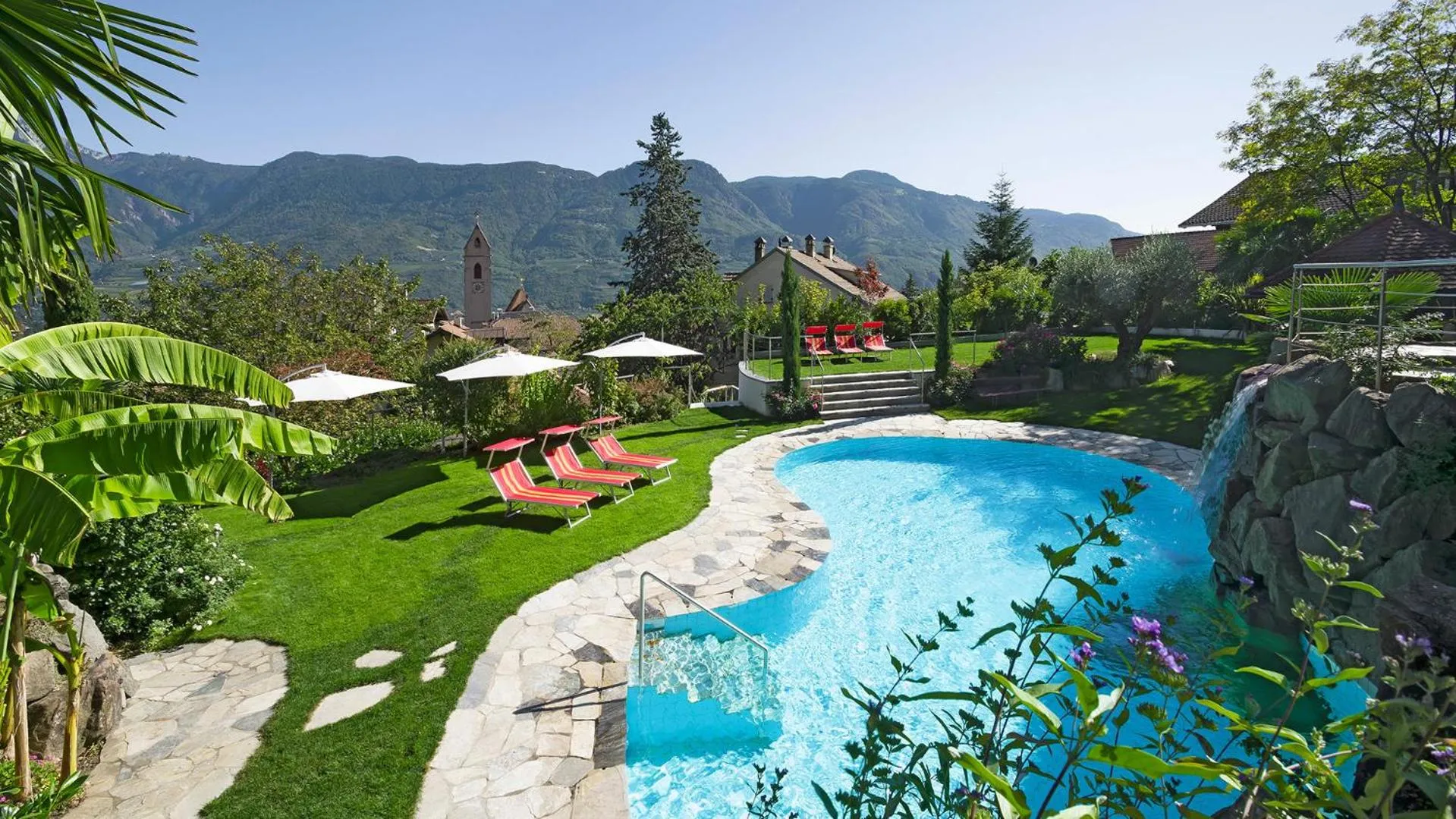 Garden in Hotel Sonnenhof