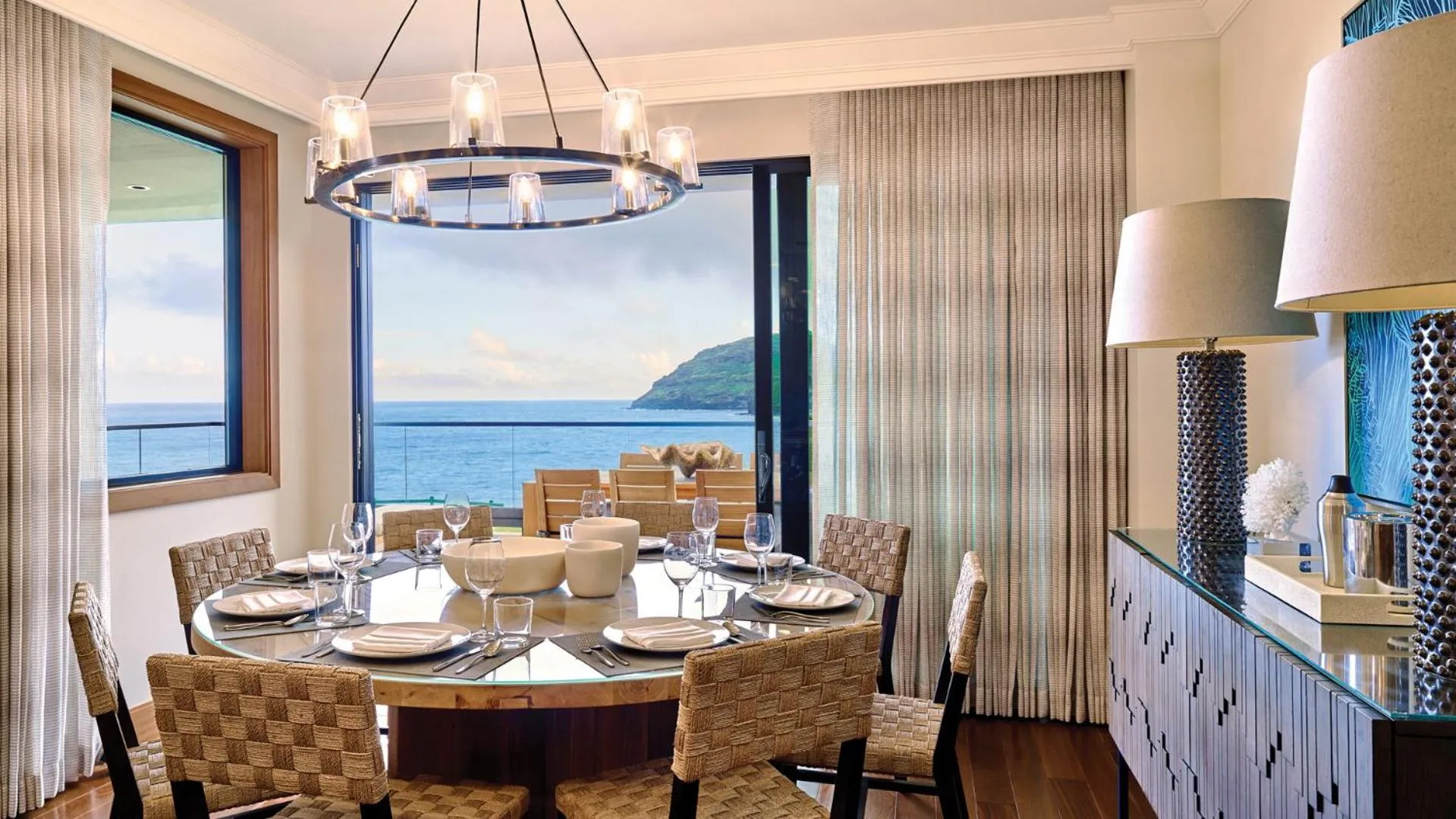 Dining area in Timbers Kauai Ocean Club & Residences