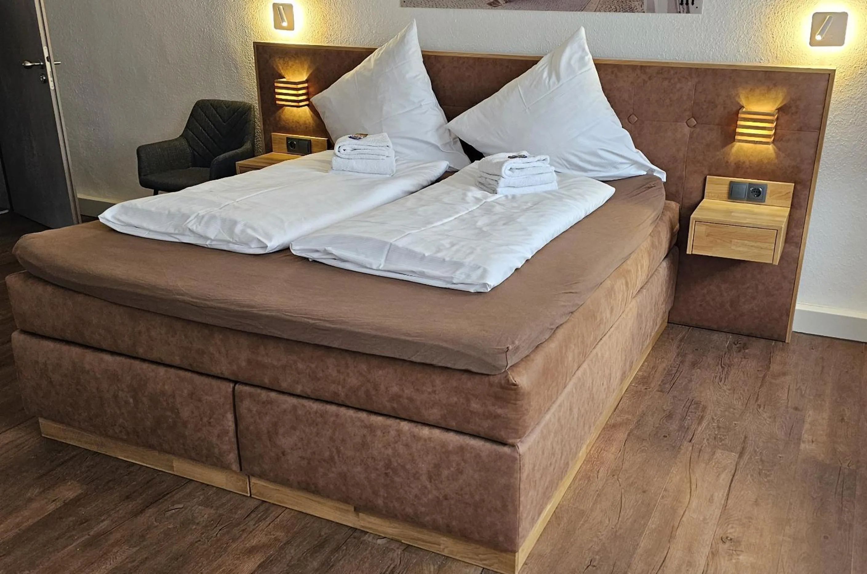 Photo of the whole room, Bed in Brauereigasthof zur Münz seit 1586