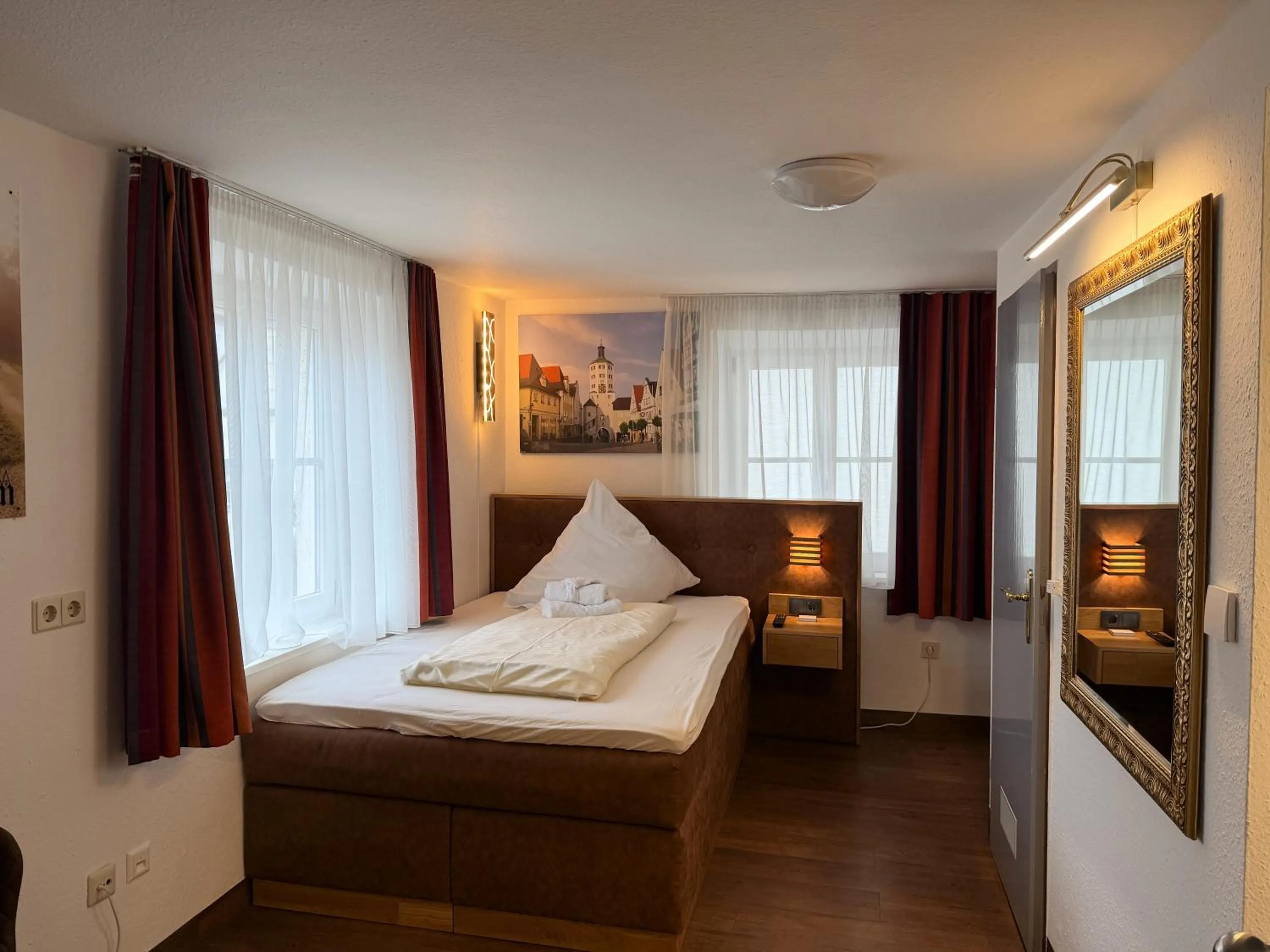 Photo of the whole room, Bed in Brauereigasthof zur Münz seit 1586