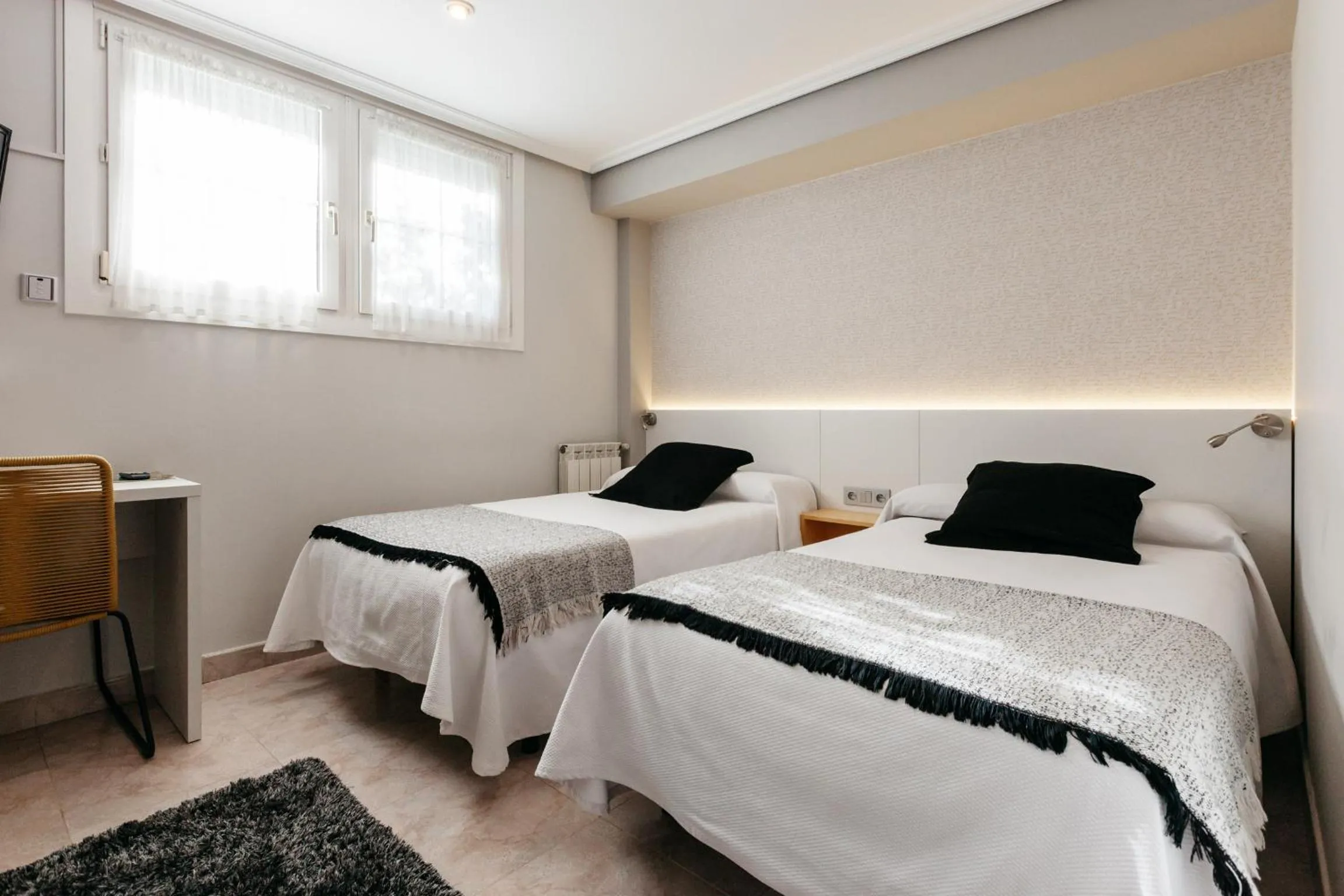 Photo of the whole room, Bed in Pensión Zumardi