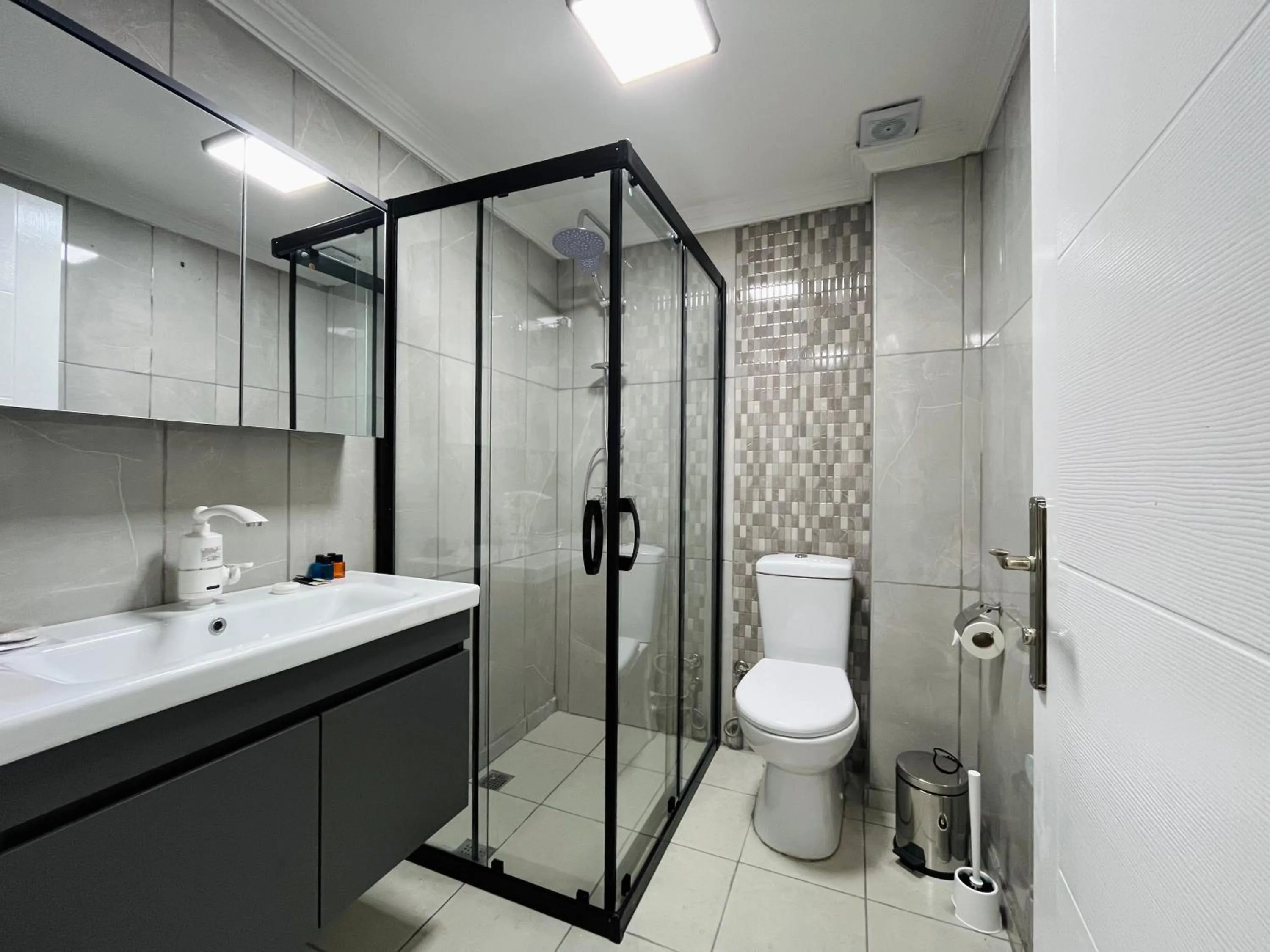 Shower in Westley Residence Taksim