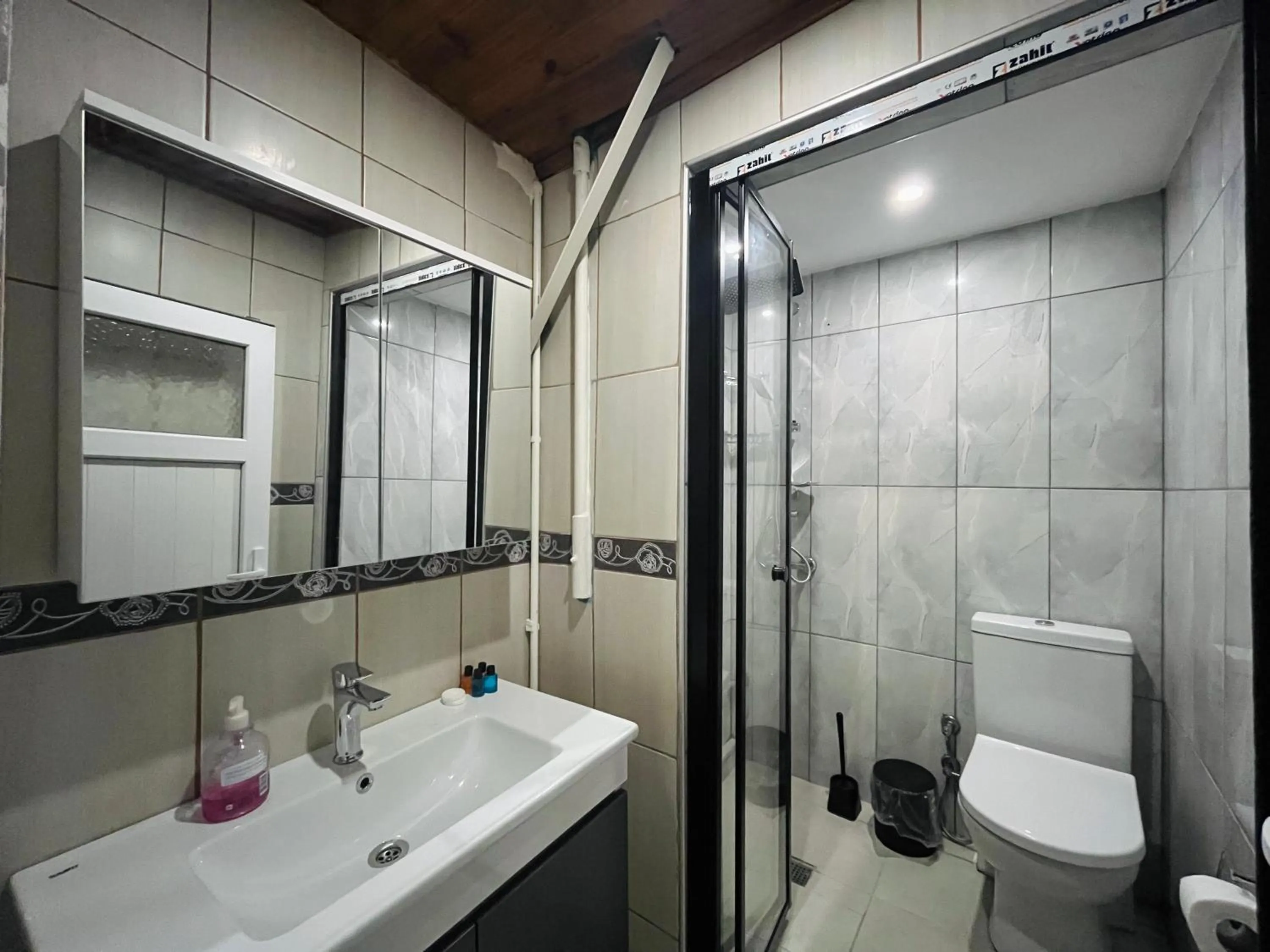 Shower in Westley Residence Taksim