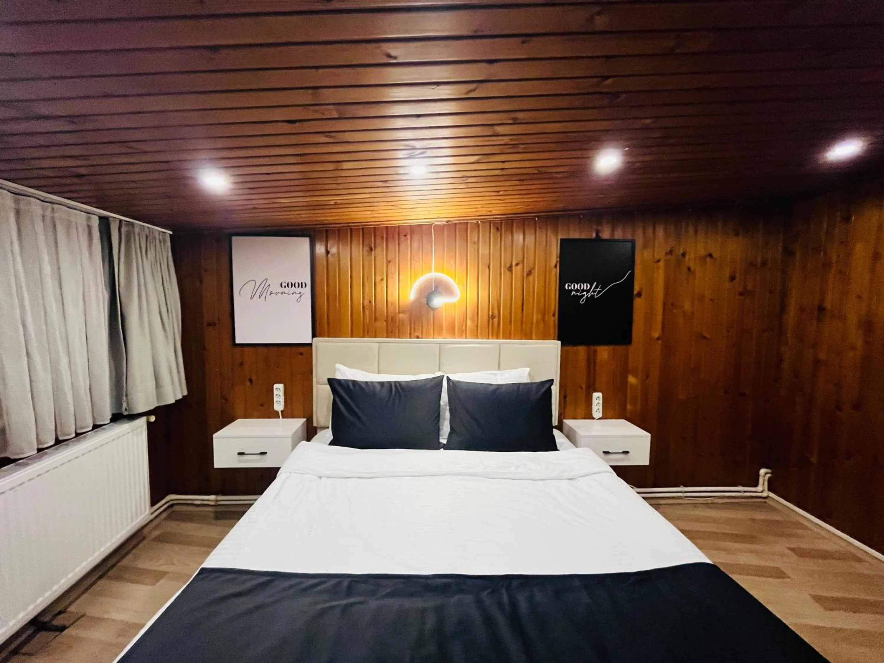 Bed in Westley Residence Taksim