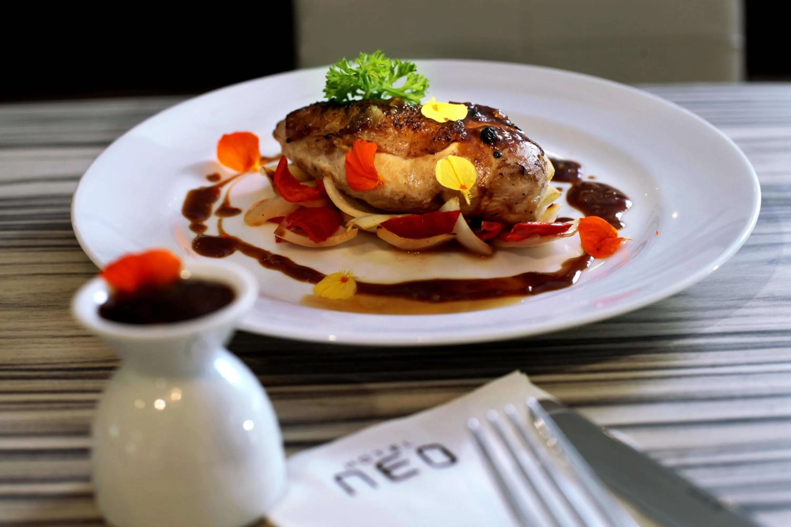 Restaurant/places to eat in Hotel Neo - Kuta, Jelantik