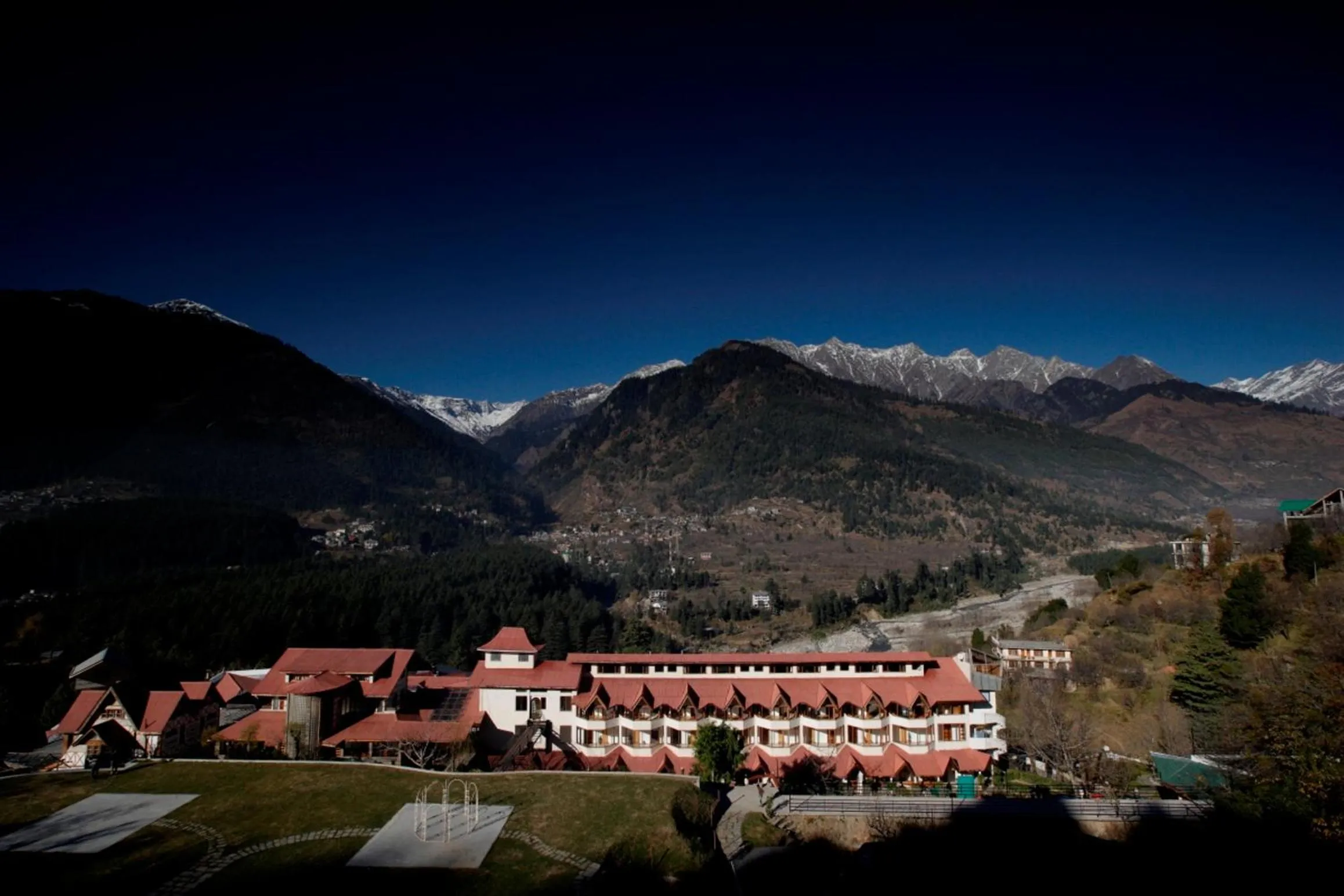 Facade/entrance in Manuallaya The Resort & Spa