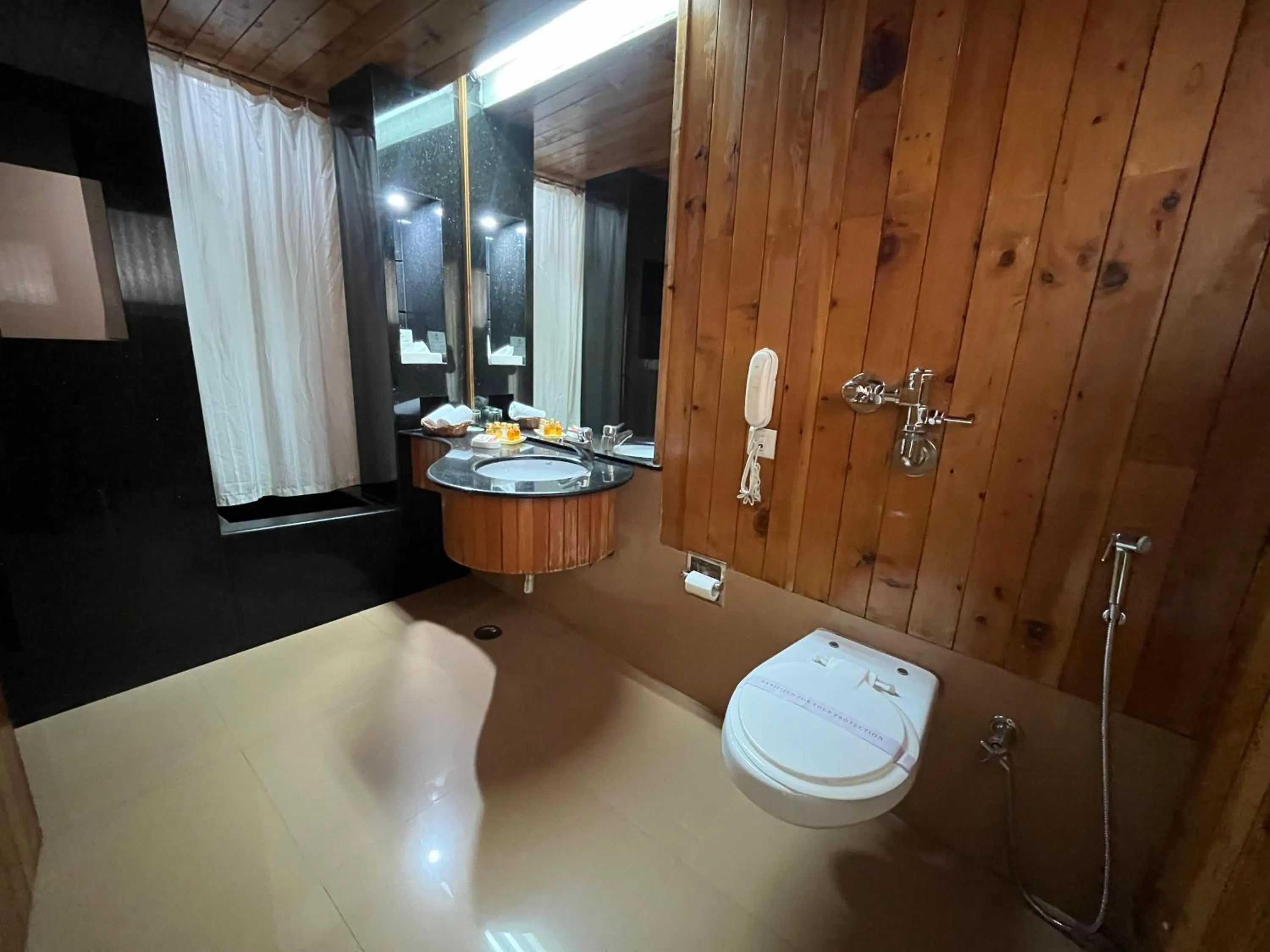 Bathroom in Manuallaya The Resort & Spa