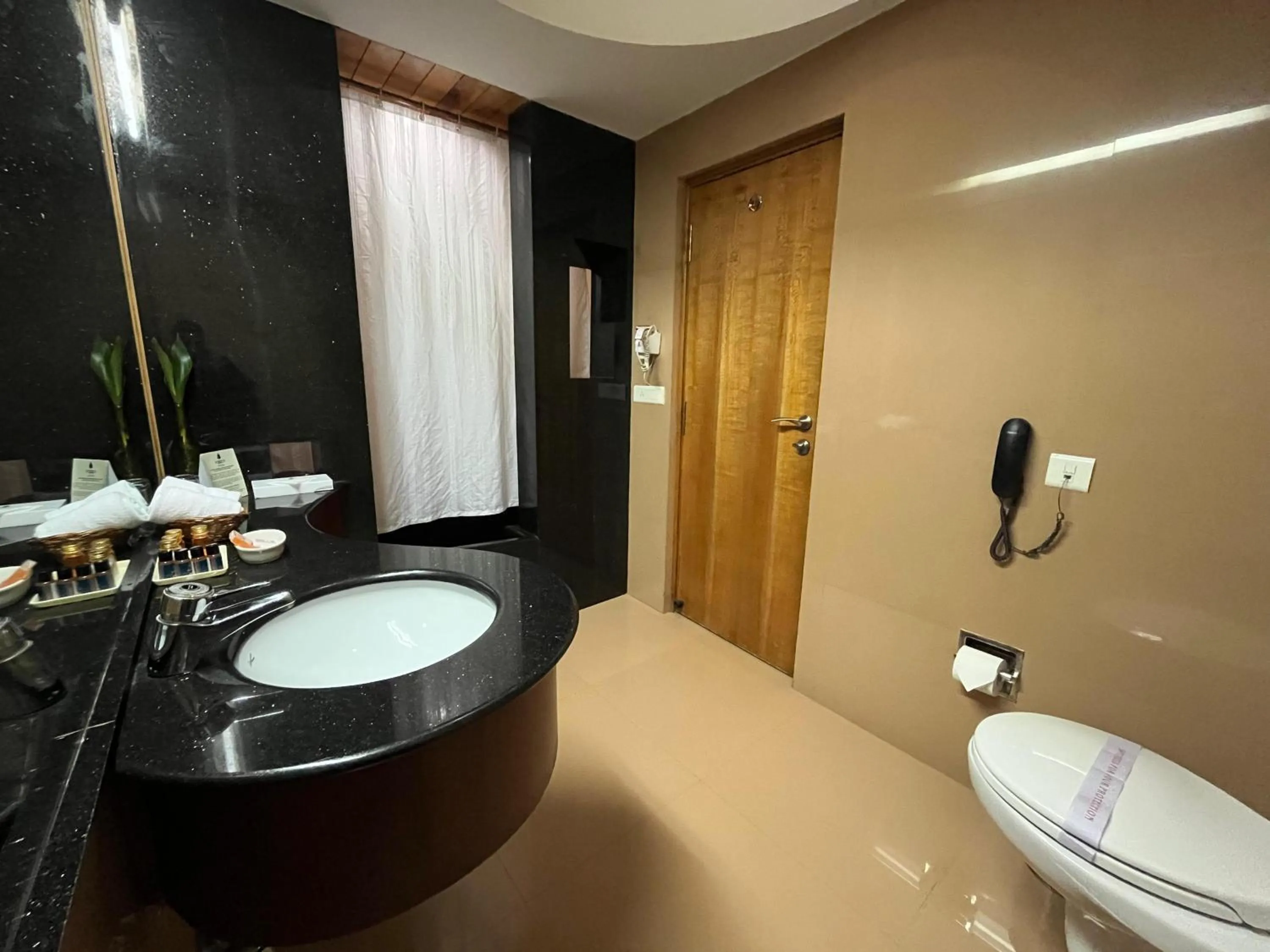 Bathroom in Manuallaya The Resort & Spa