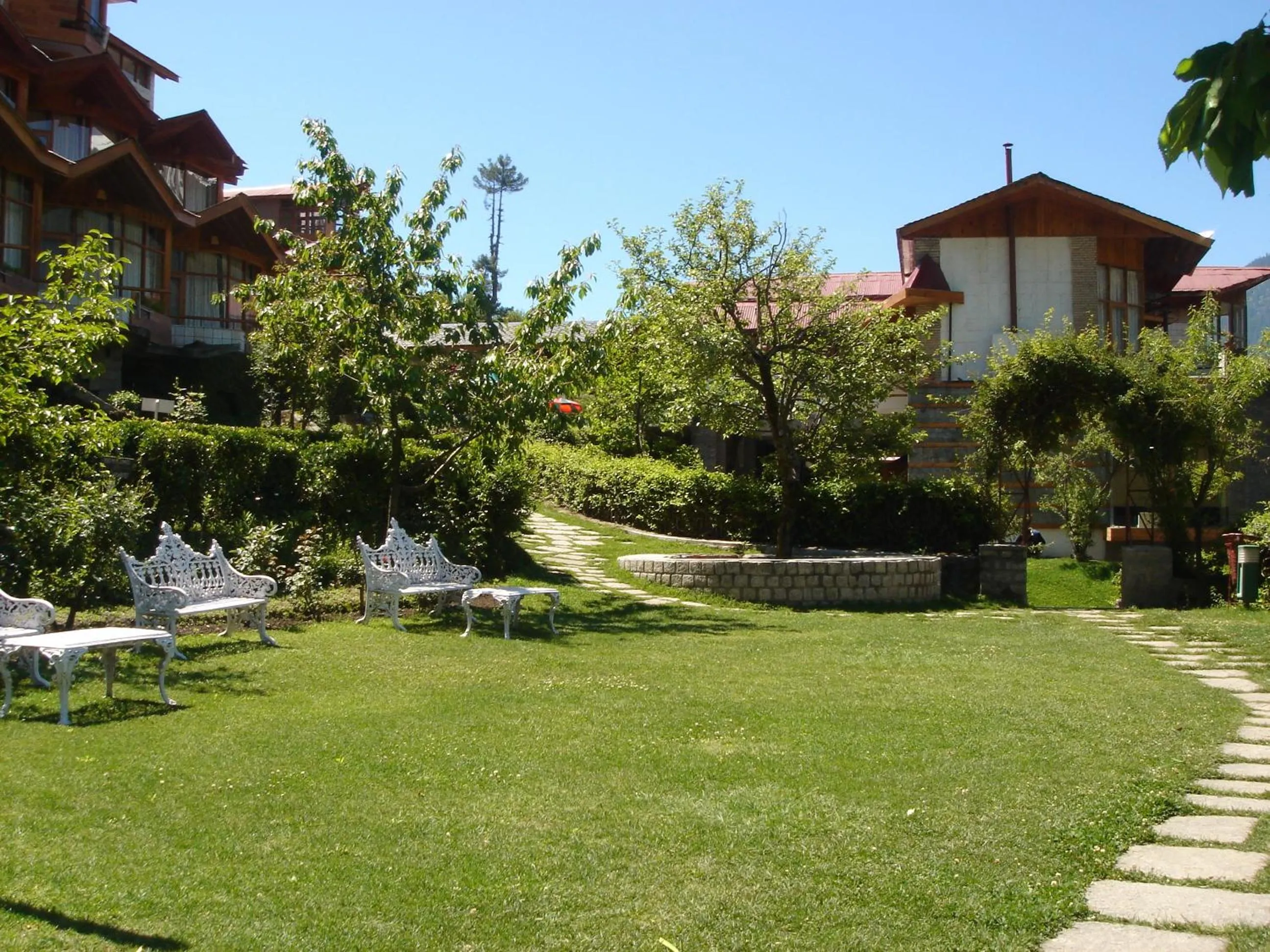 Garden in Manuallaya The Resort & Spa