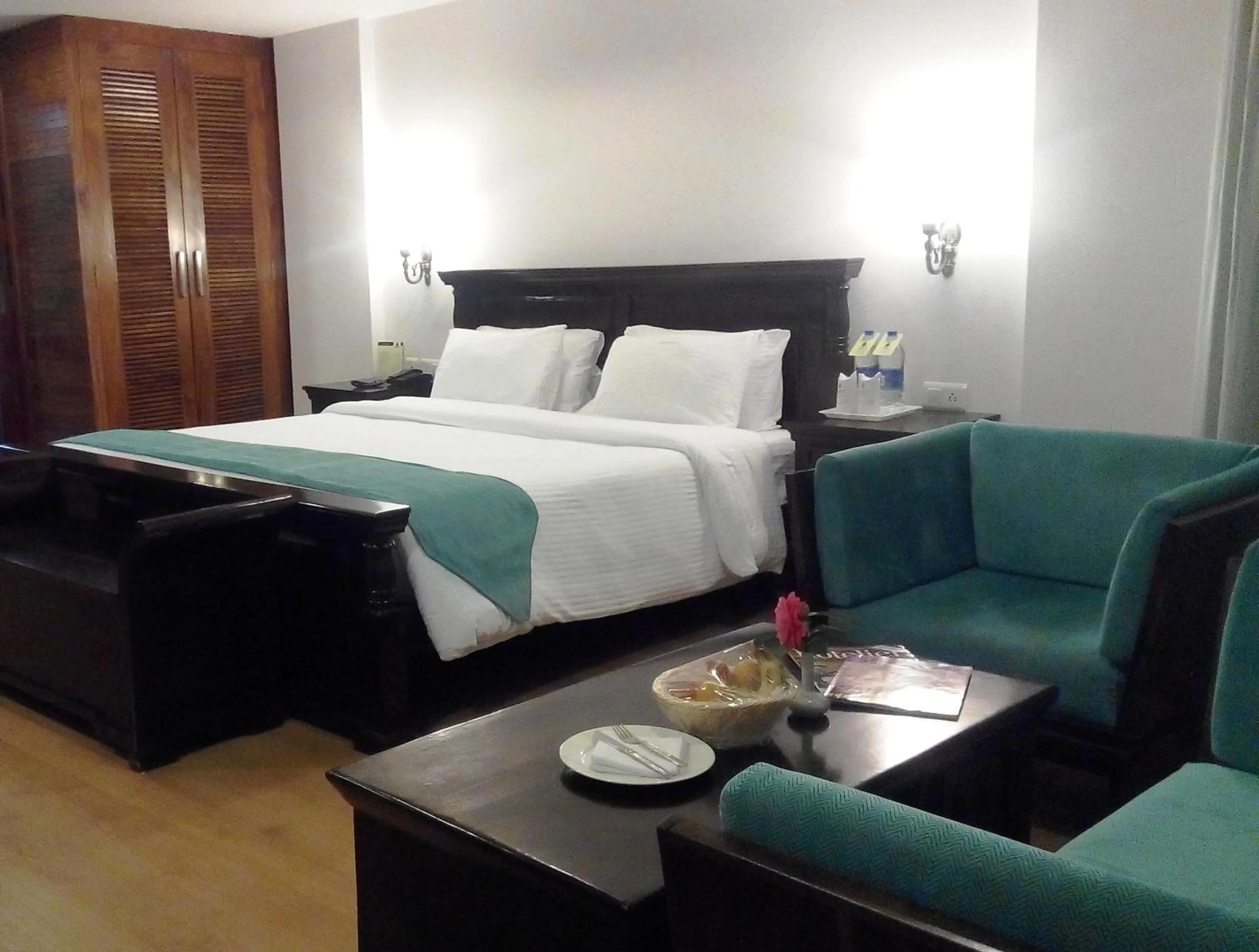 Photo of the whole room, Bed in Manuallaya The Resort & Spa