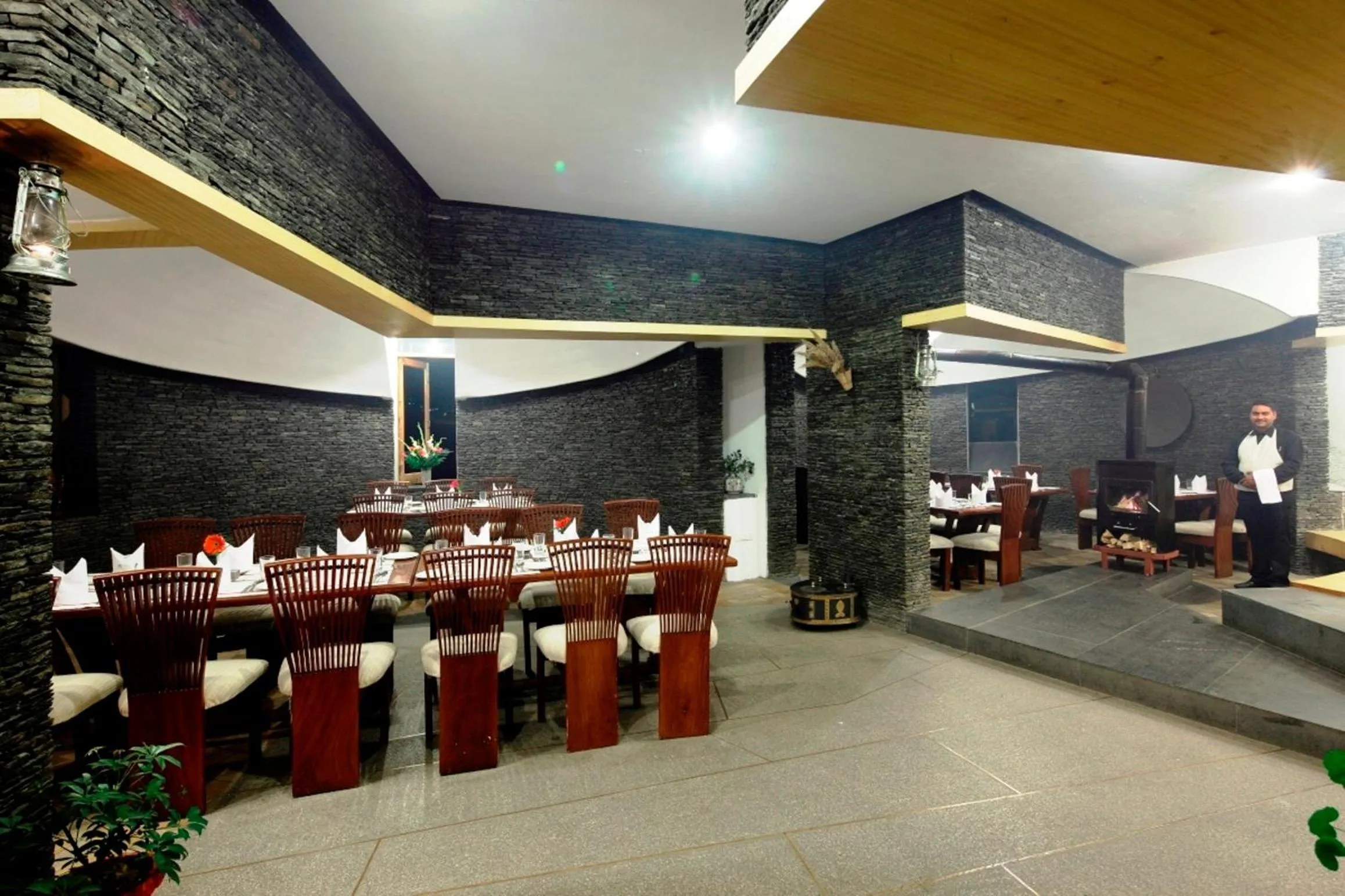 Restaurant/places to eat in Manuallaya The Resort & Spa