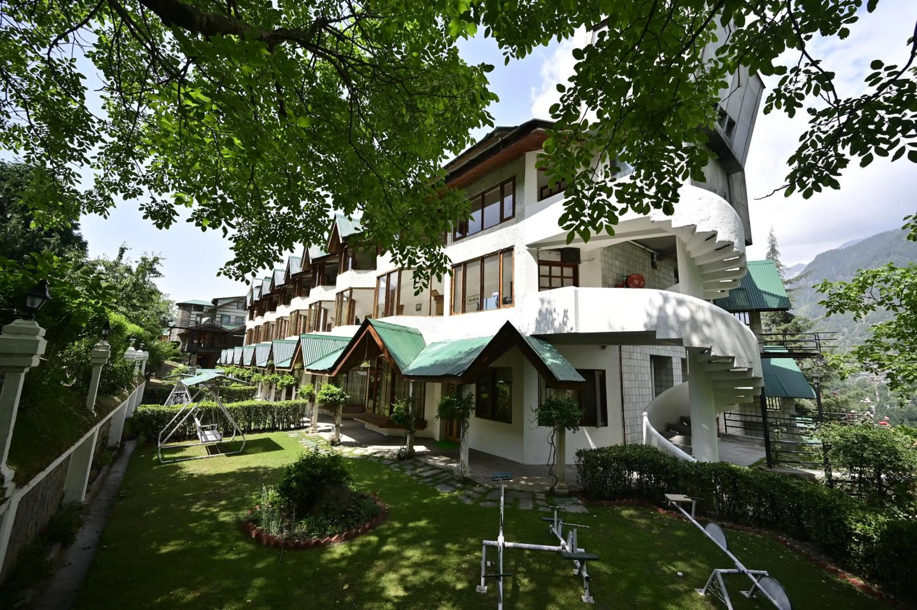 Garden in Manuallaya The Resort & Spa