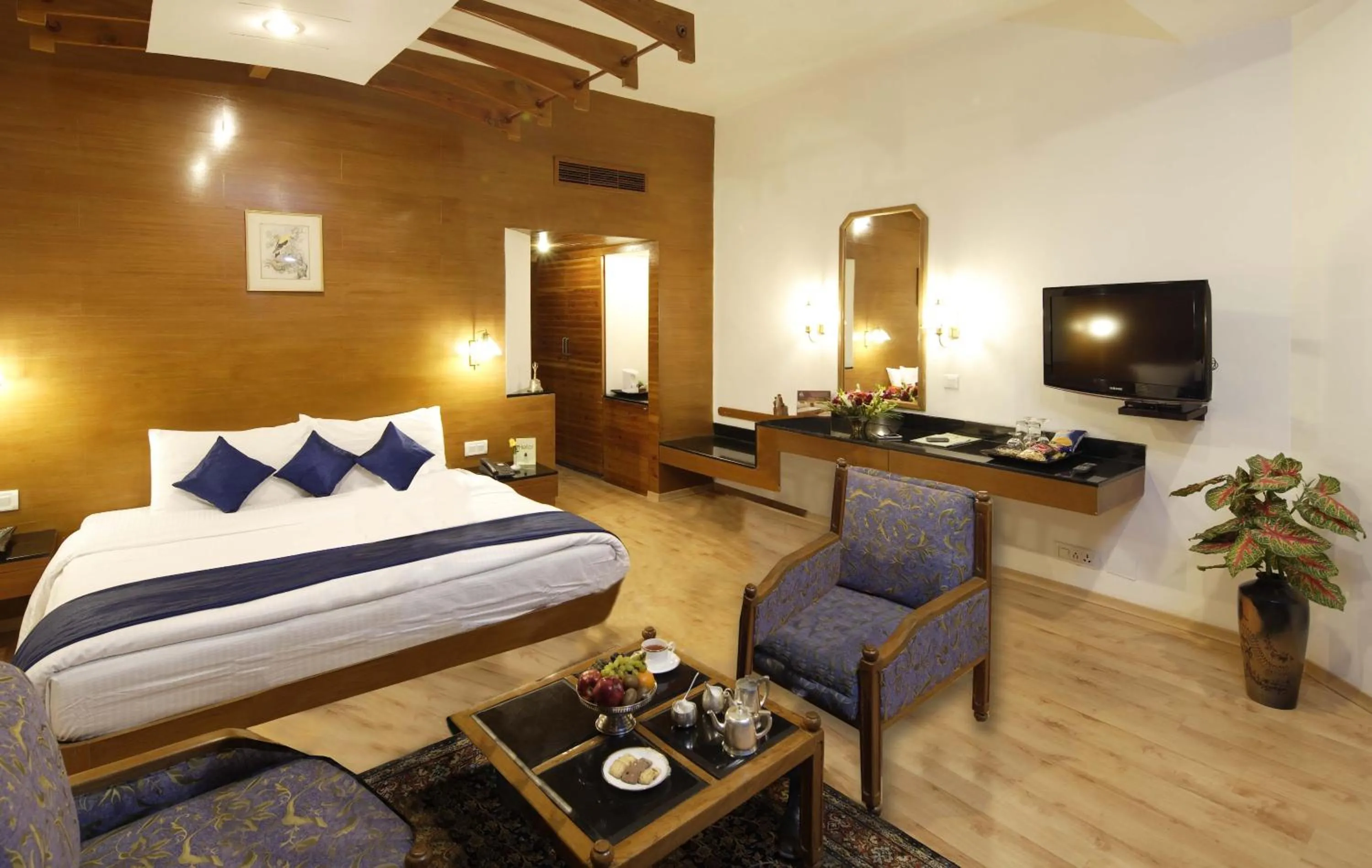 Photo of the whole room, Bed in Manuallaya The Resort & Spa