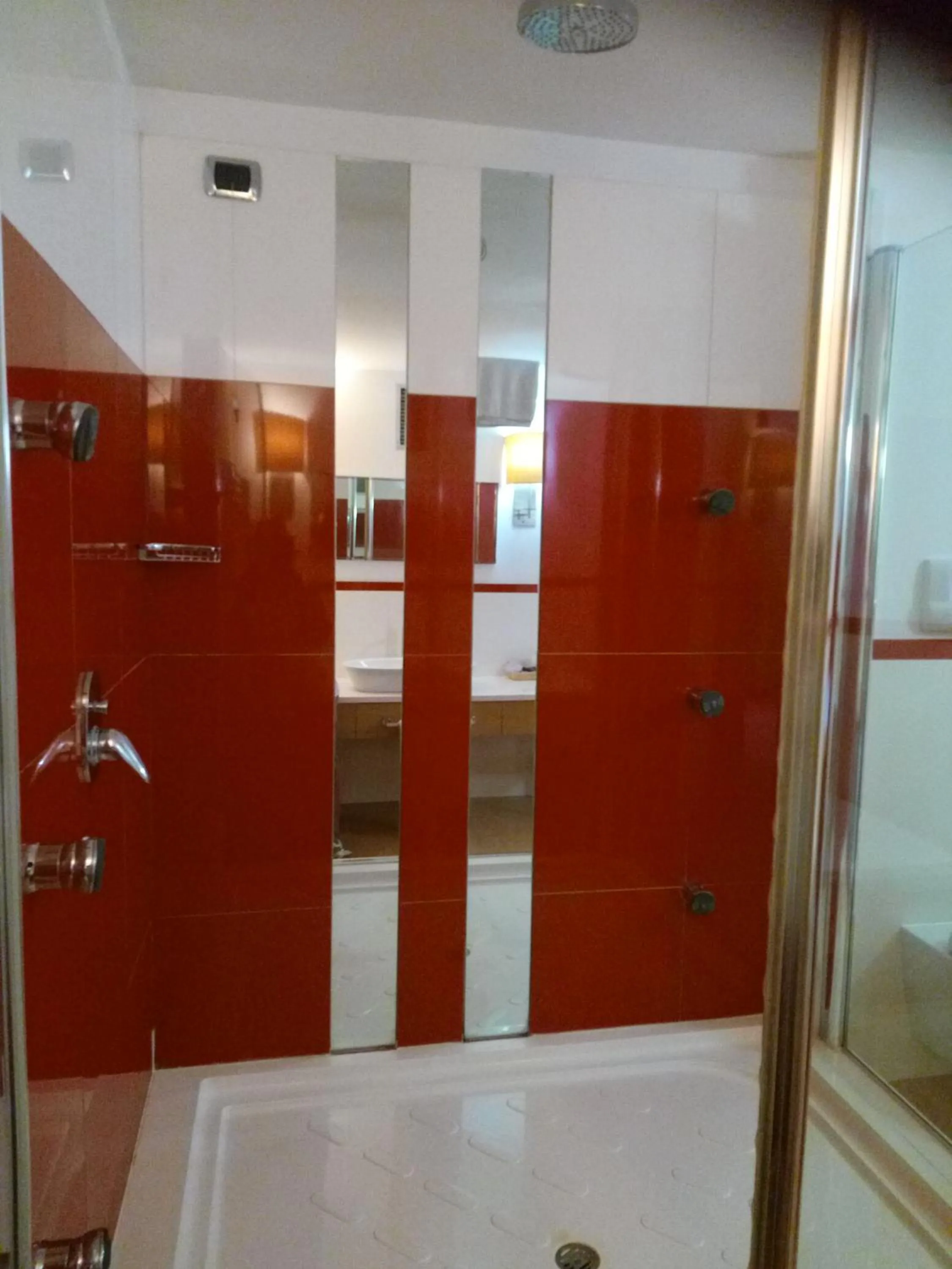 Shower in Hotel Motel Futura