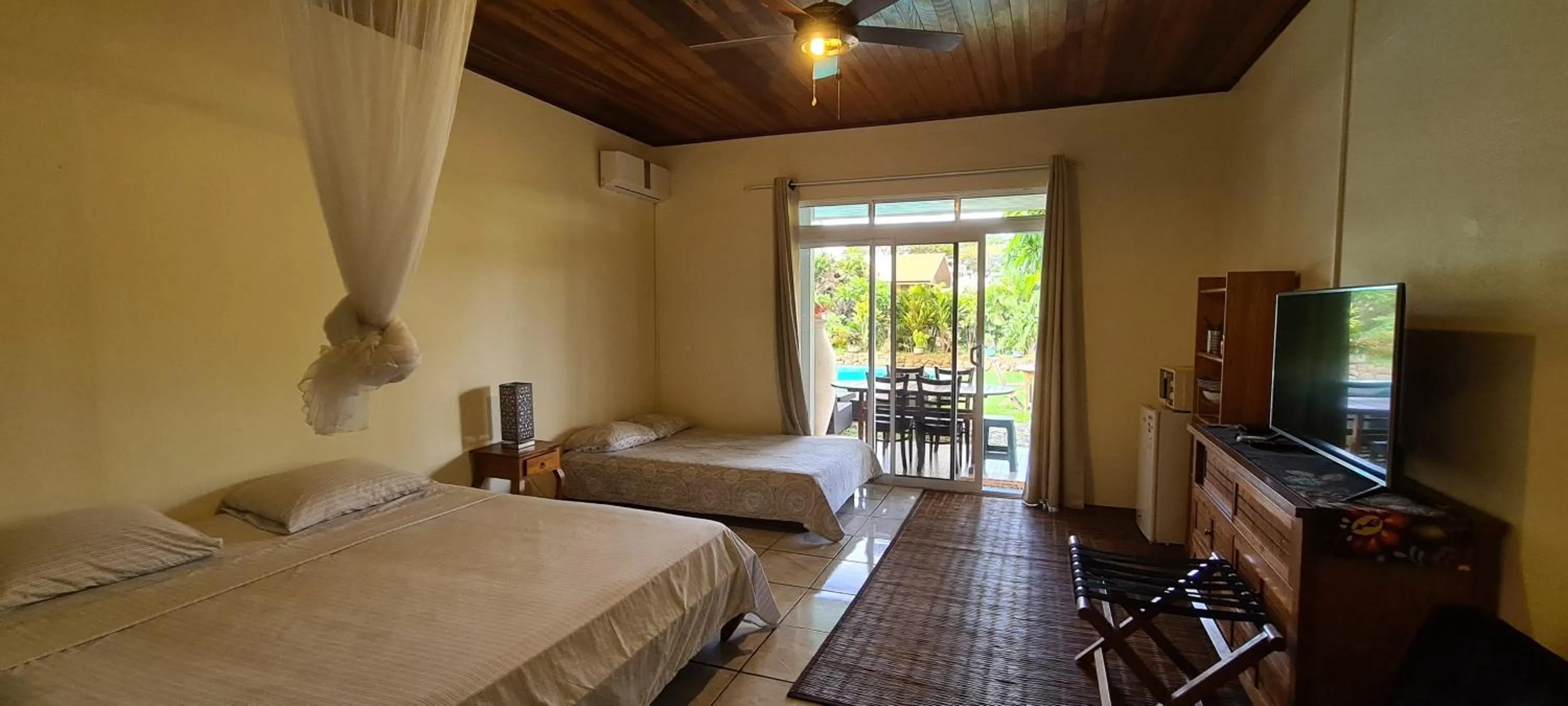 Photo of the whole room in TEA TAHITI Holidays