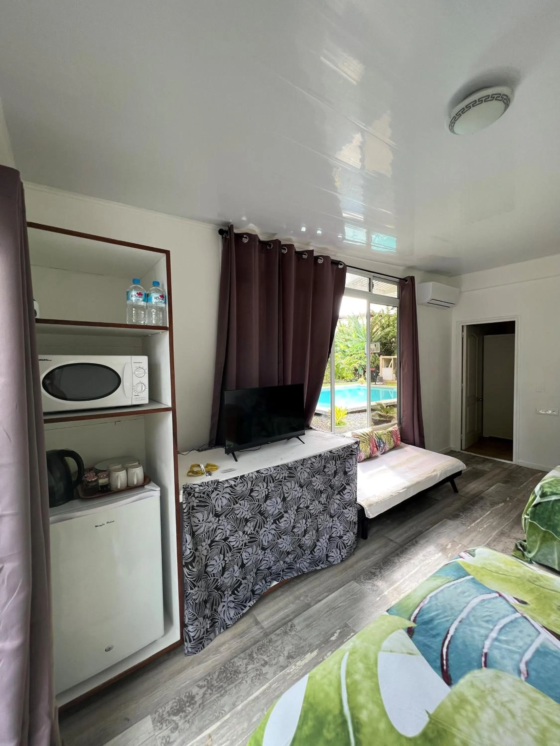 Photo of the whole room in TEA TAHITI Holidays