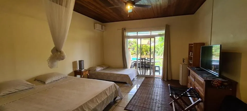 Photo of the whole room in TEA TAHITI Holidays