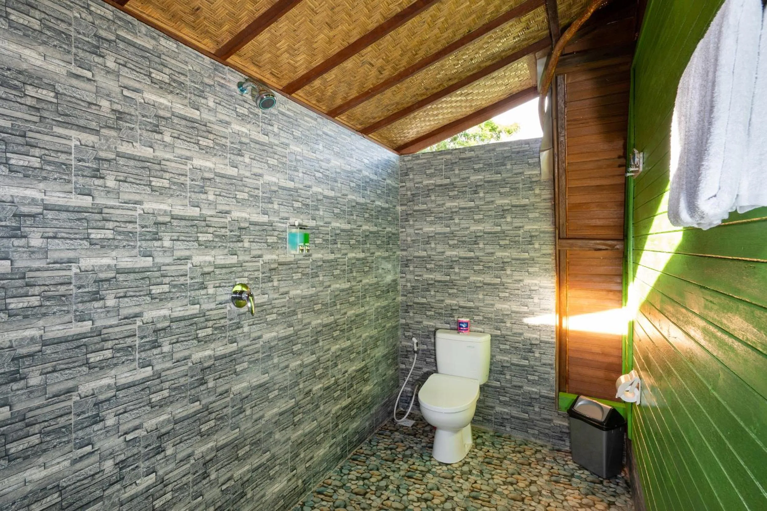 Shower in The Soggol Lembongan