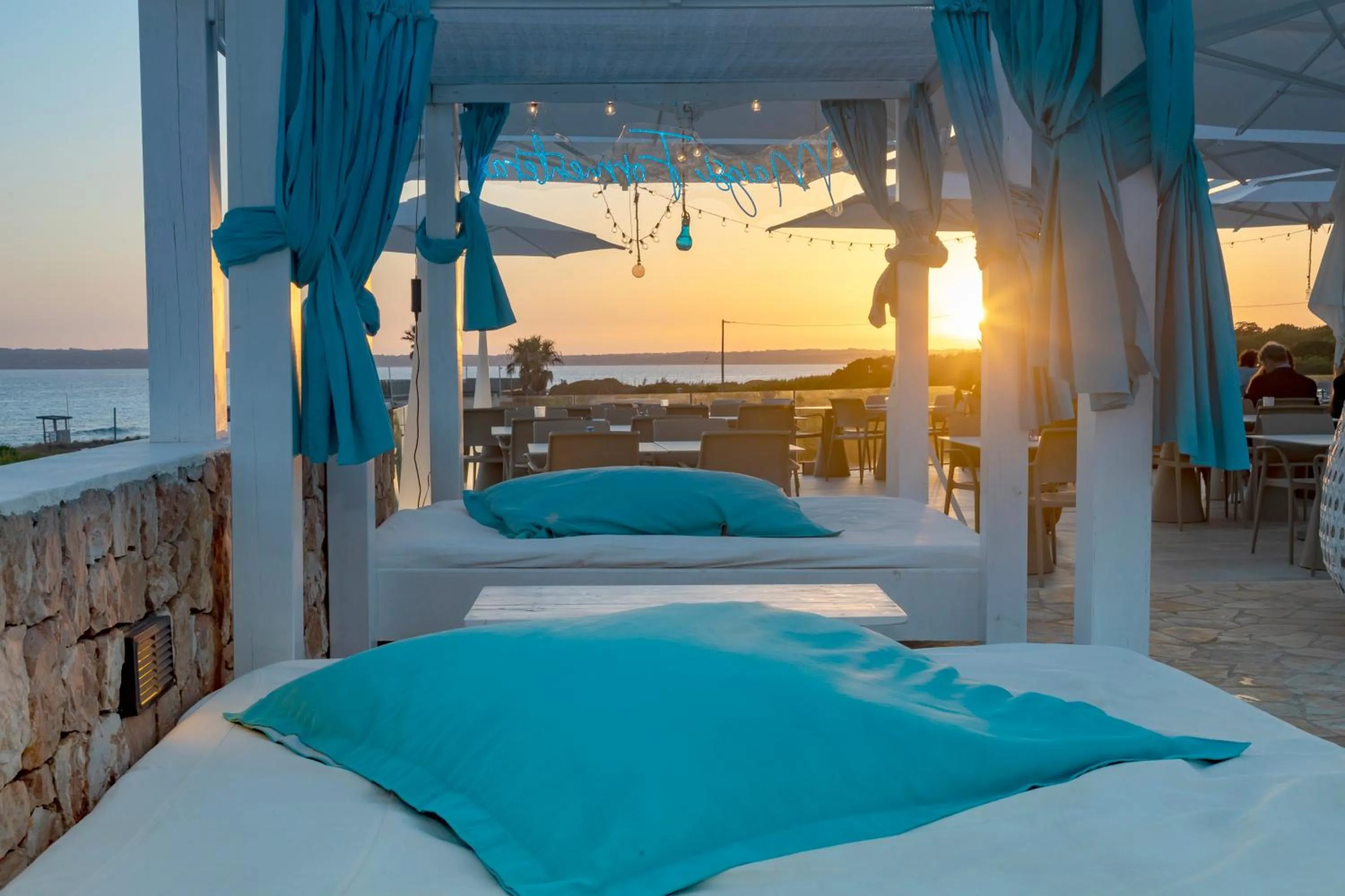 Swimming pool, Bed in Hotel Maysi