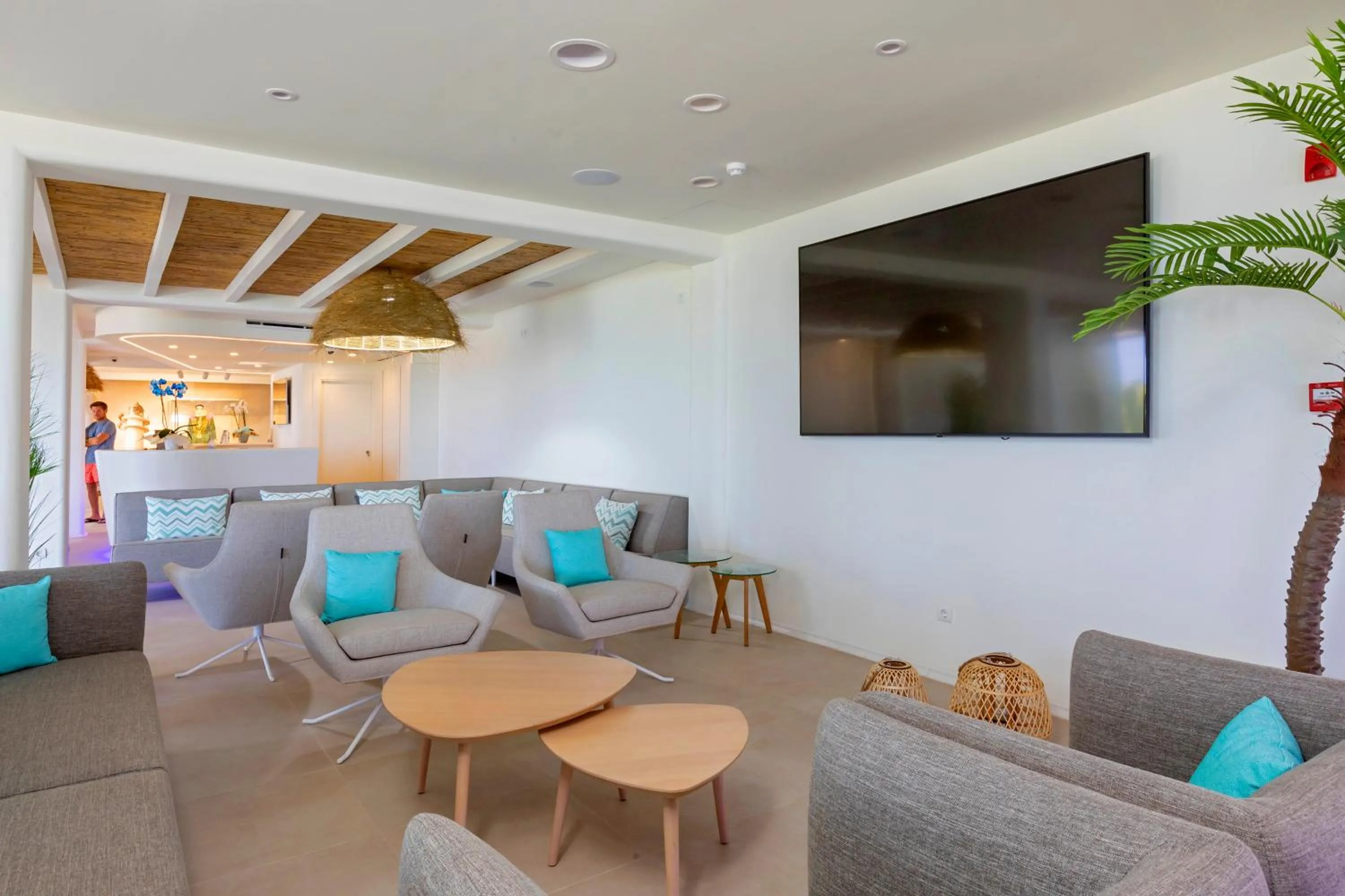 Communal lounge/ TV room in Hotel Maysi