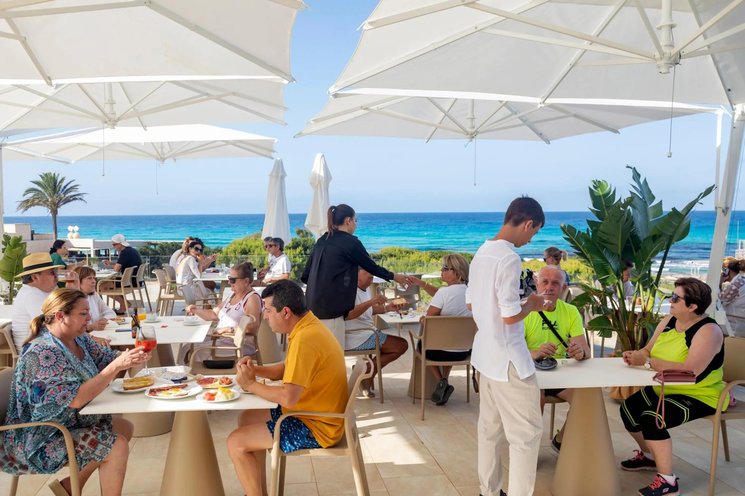 Restaurant/places to eat in Hotel Maysi