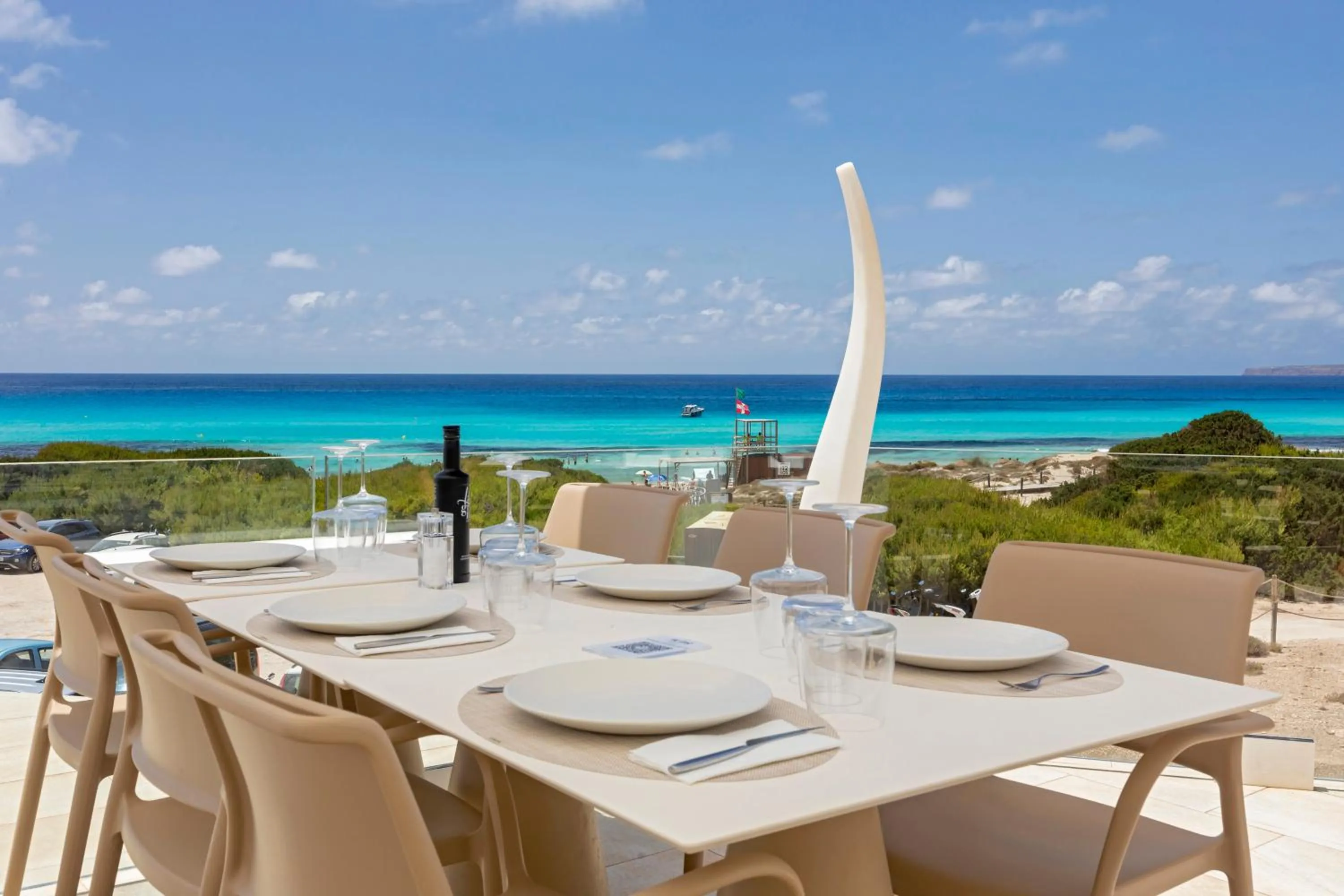 Restaurant/places to eat in Hotel Maysi