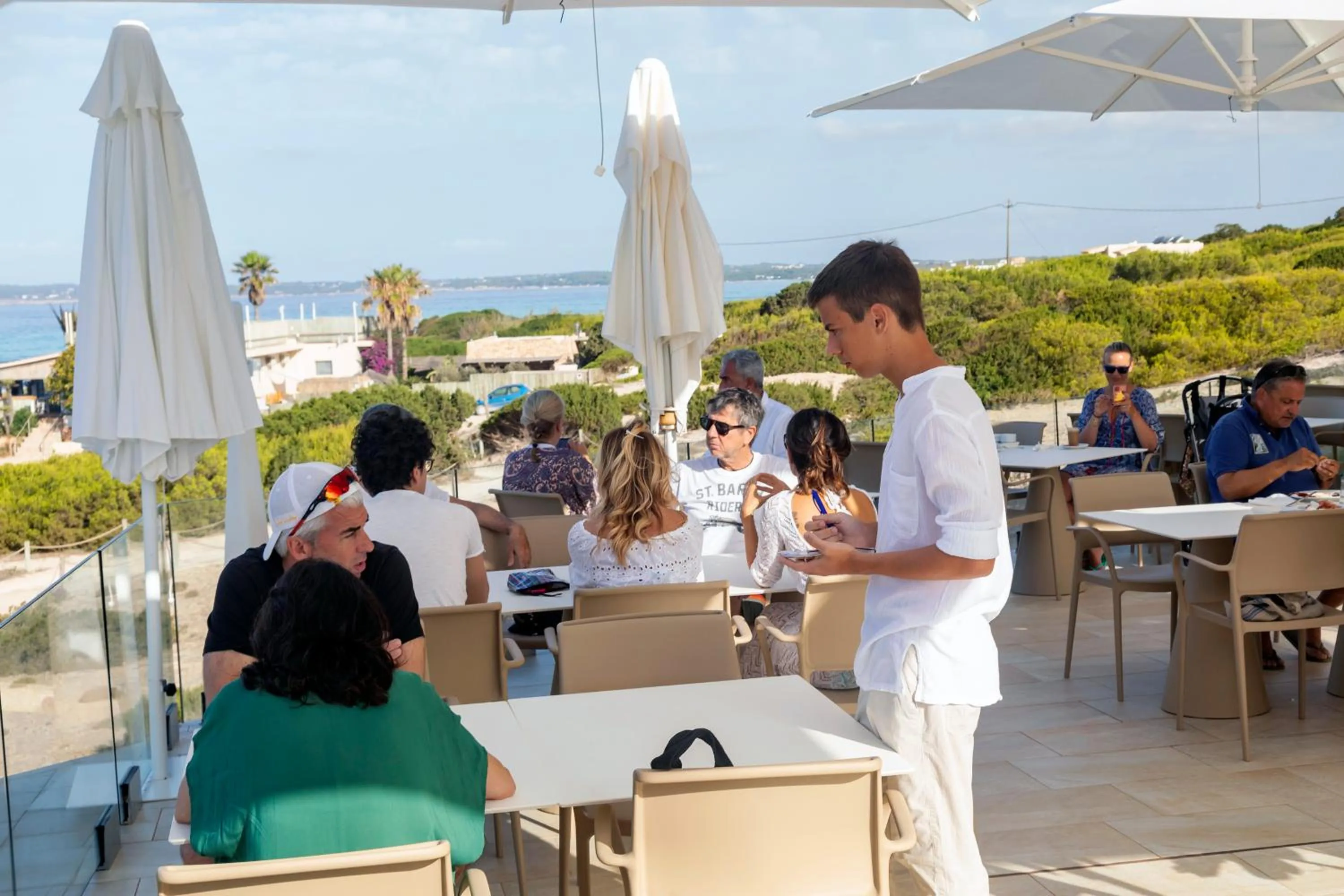 Restaurant/places to eat in Hotel Maysi