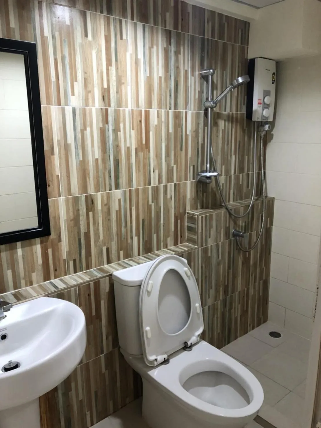 Toilet in Petchsiri Boutique Hotel เพชรสิริ บูทิค