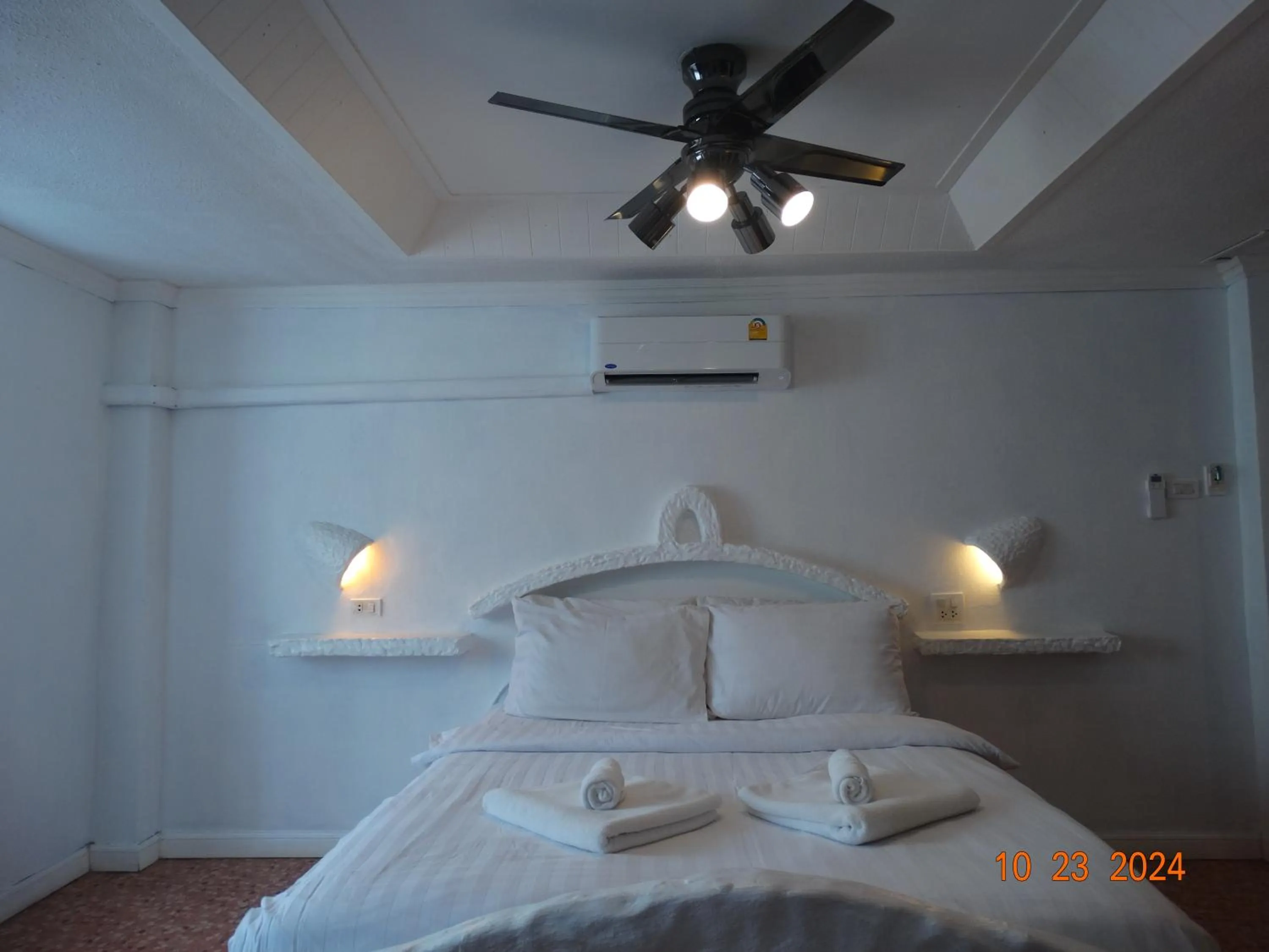 Bed in Big Boys' Bed & Burger - Patong Beach