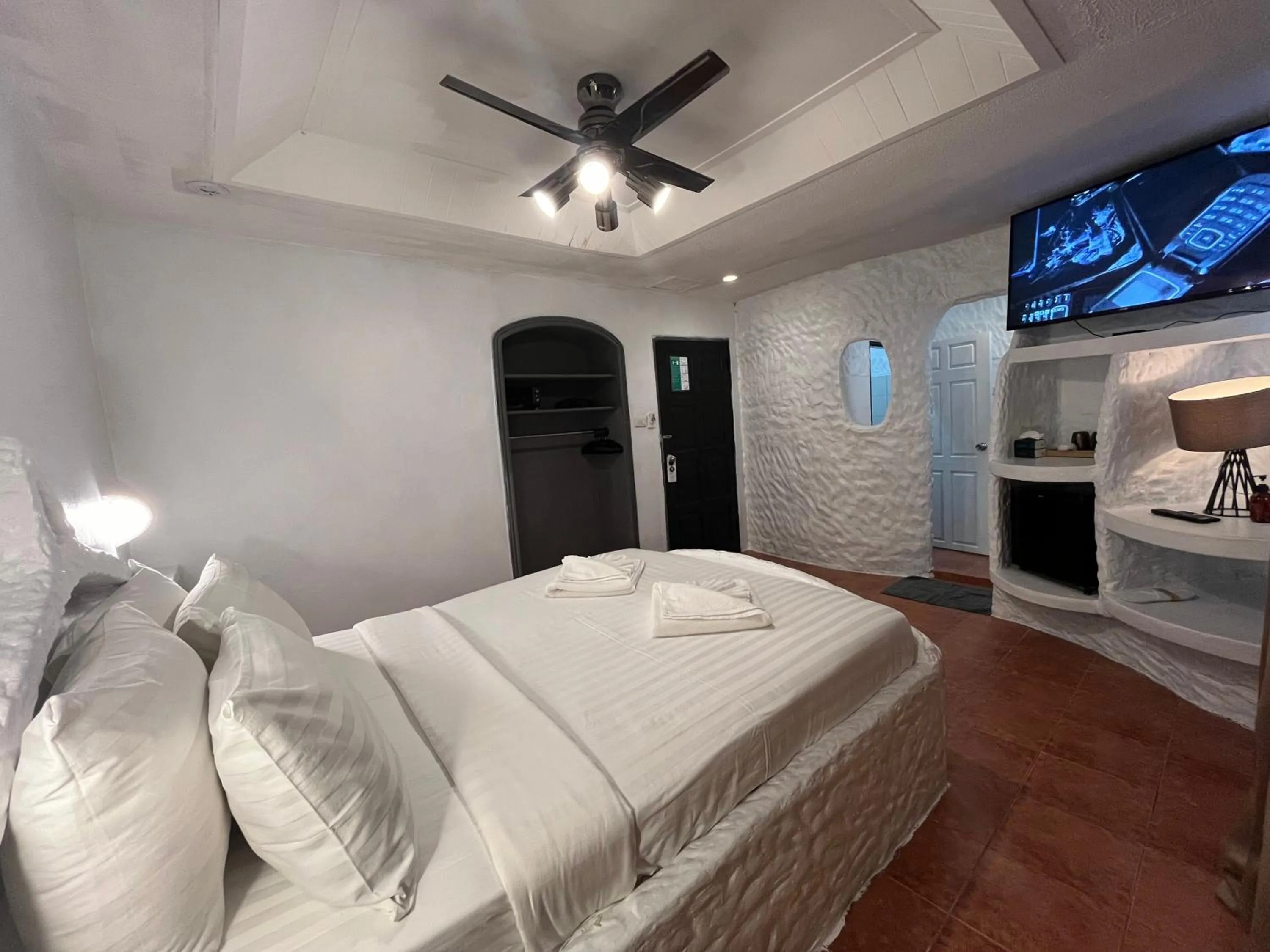 Toilet, Bed in Big Boys' Bed & Burger - Patong Beach