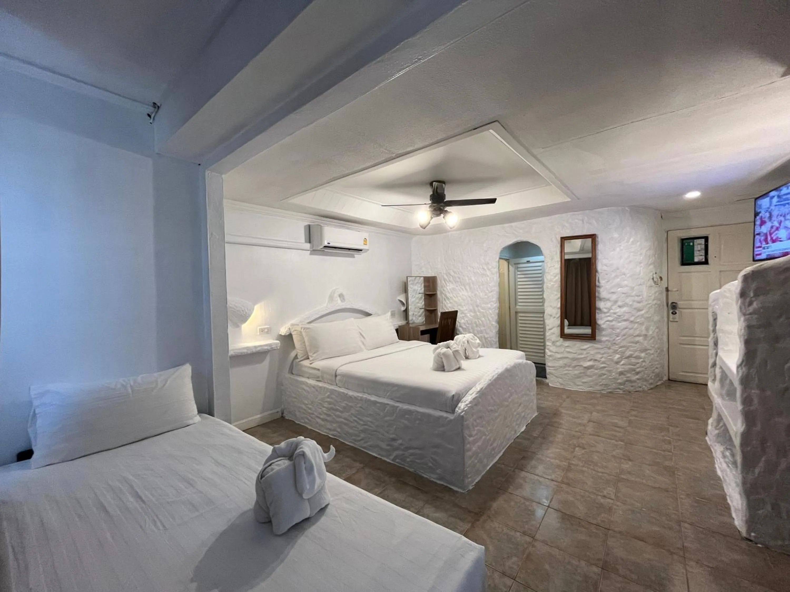 Bedroom, Bed in Big Boys' Bed & Burger - Patong Beach