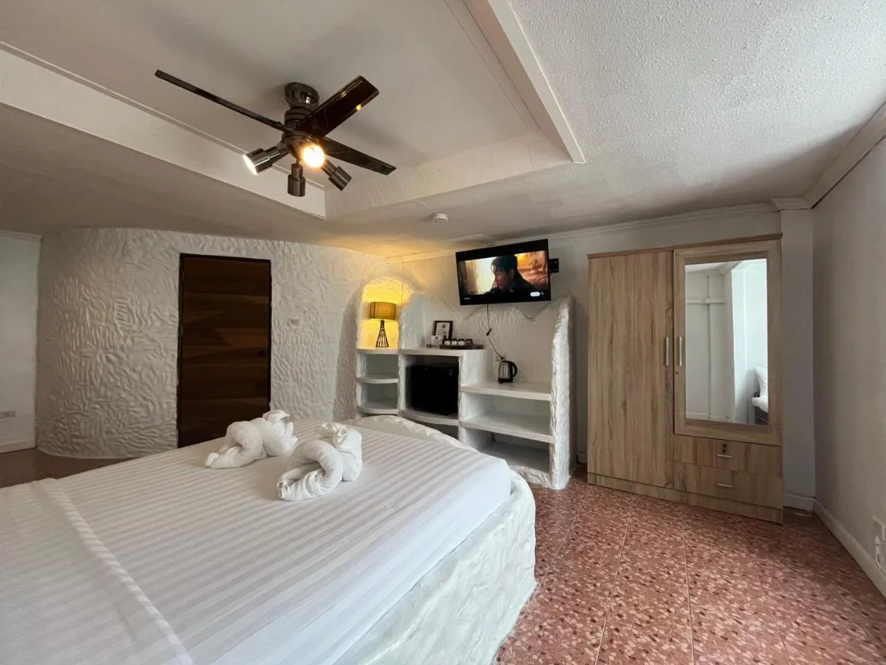 Bedroom, Bed in Big Boys' Bed & Burger - Patong Beach